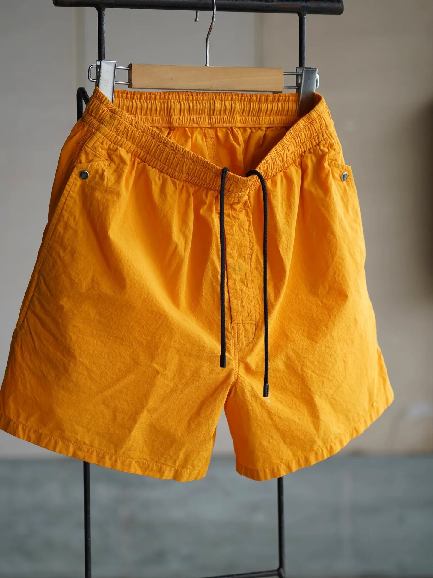 sarto-cotton-high-count-enzyme-short-pants-golden-eye-2