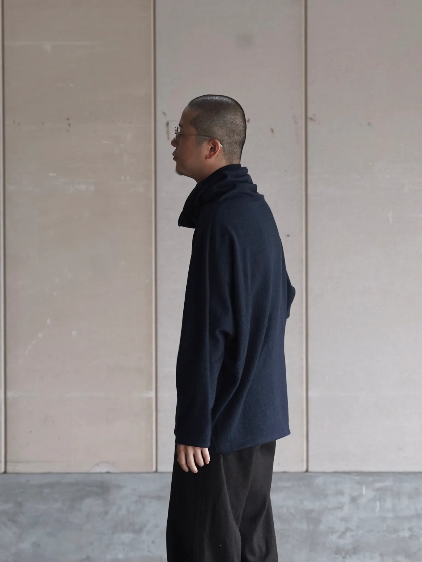 nonnotte-draping-big-h-n-pullover-d-navy-charcoal-top-6