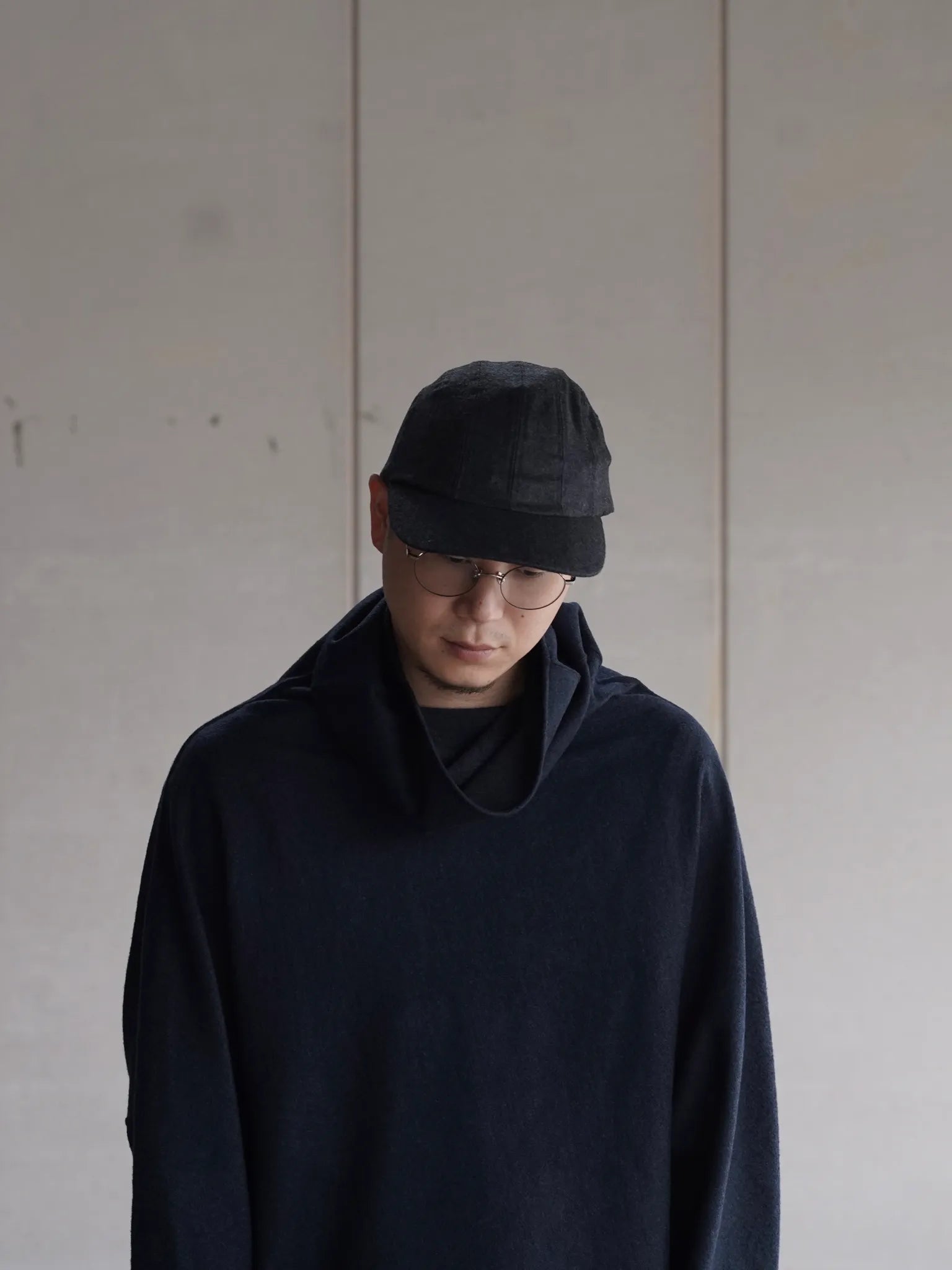 nonnotte-draping-cap-a-charcoal-top-shadow-herringbone-flannel-4