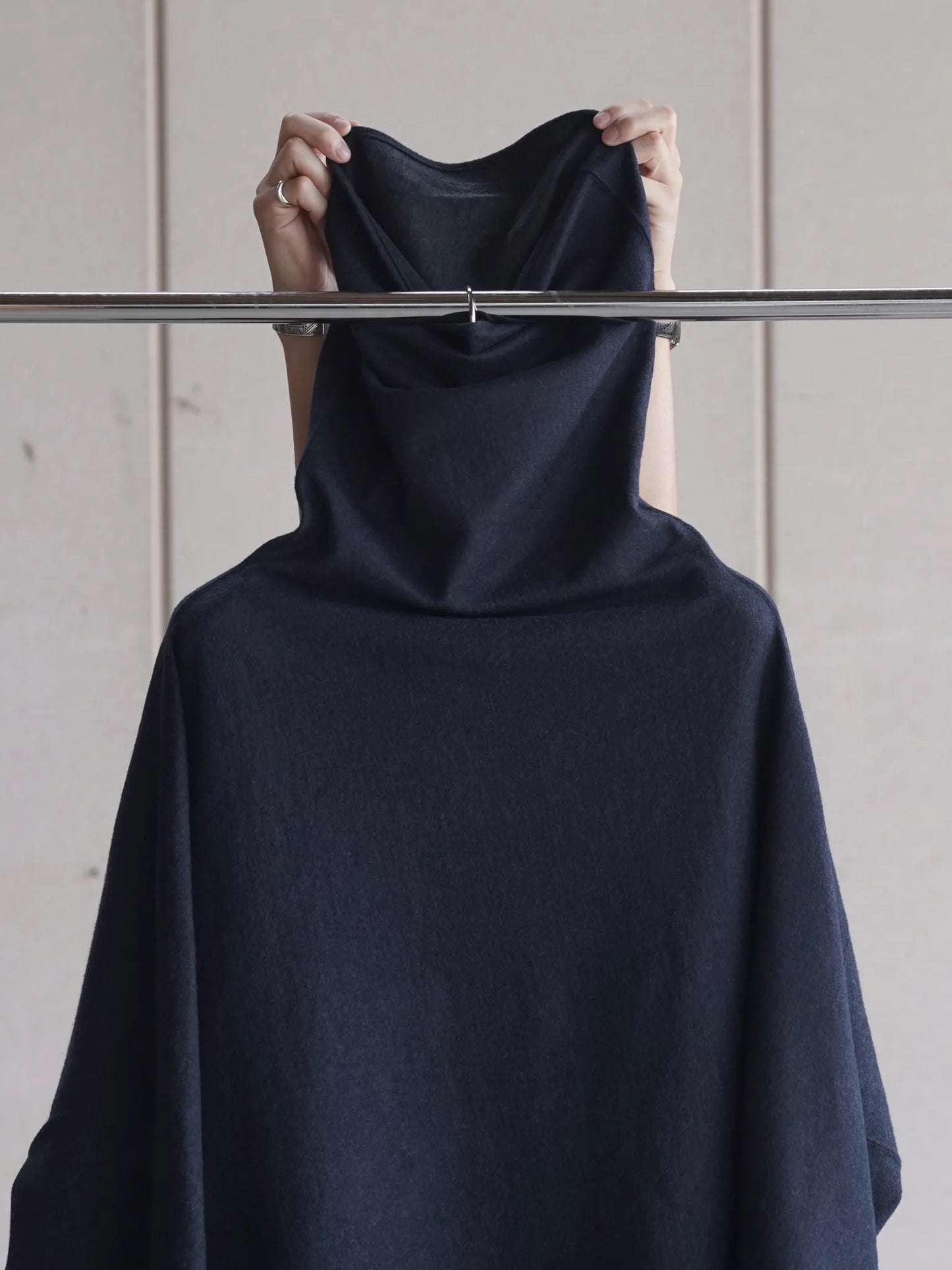 nonnotte-draping-big-h-n-pullover-d-navy-charcoal-top-3