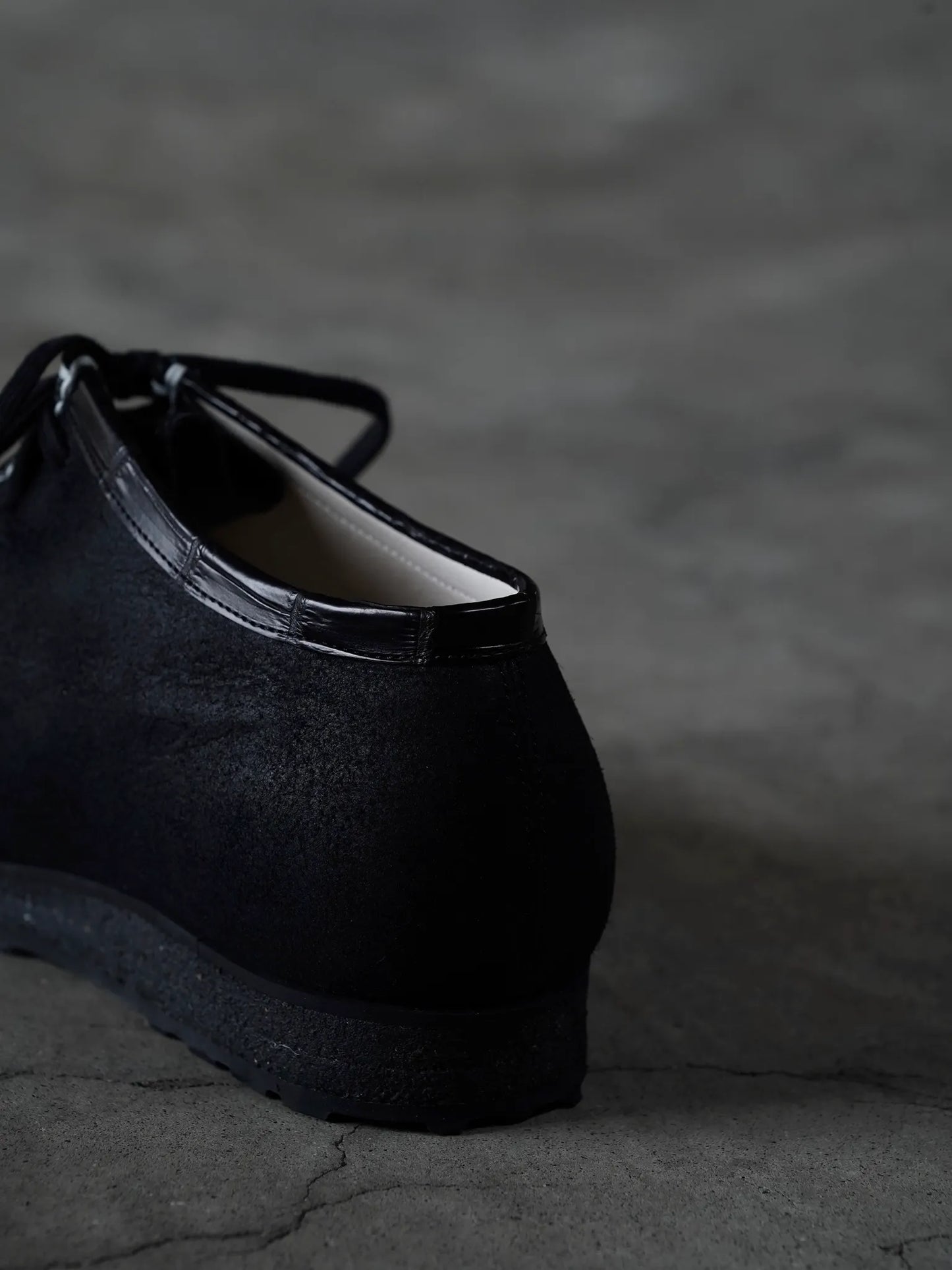 PETROSOLAUM | Tyrolean [Crocodile x Horse Reverse] black