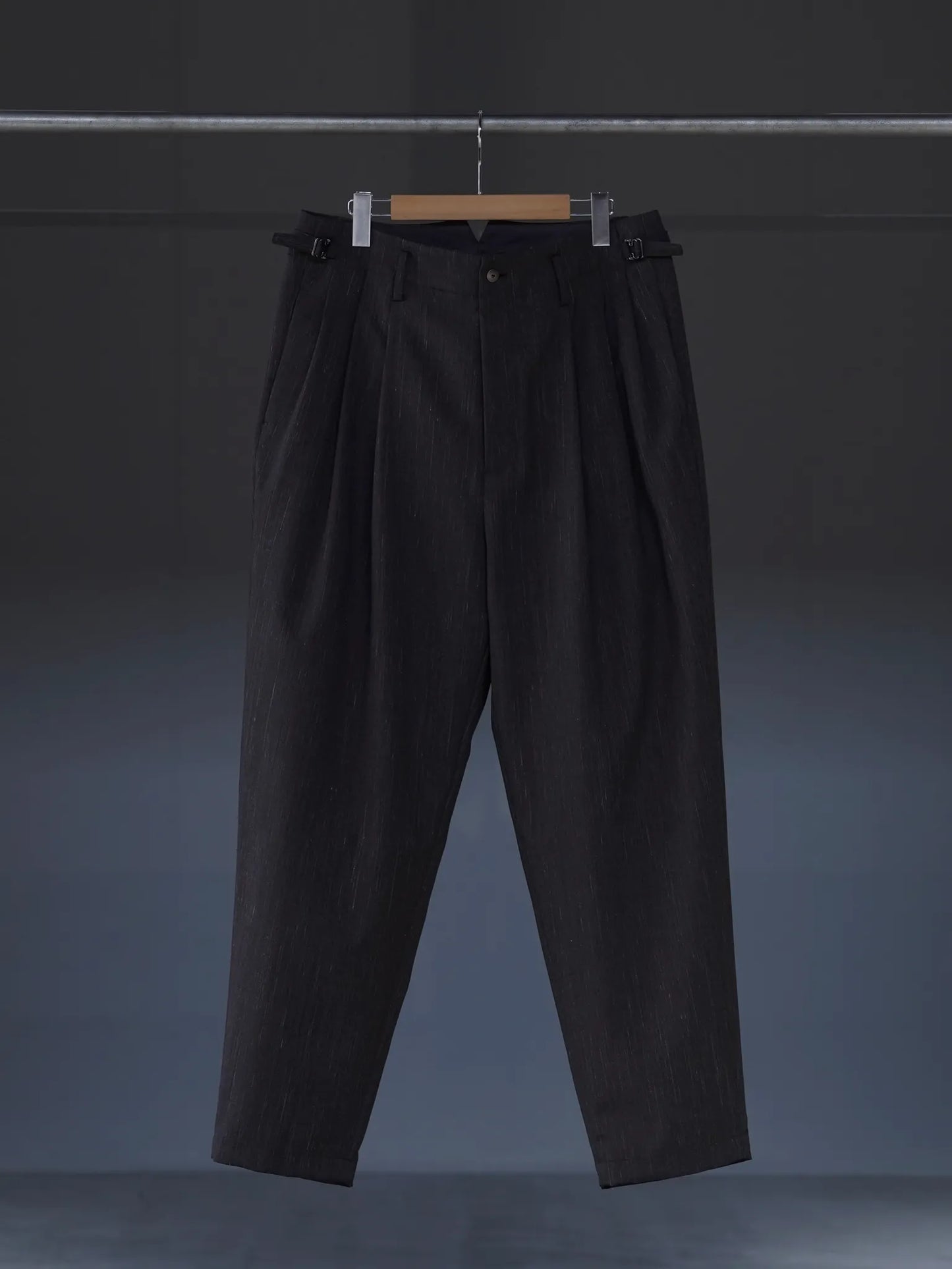 irenisa-three-tucks-tapered-pants-brown-1