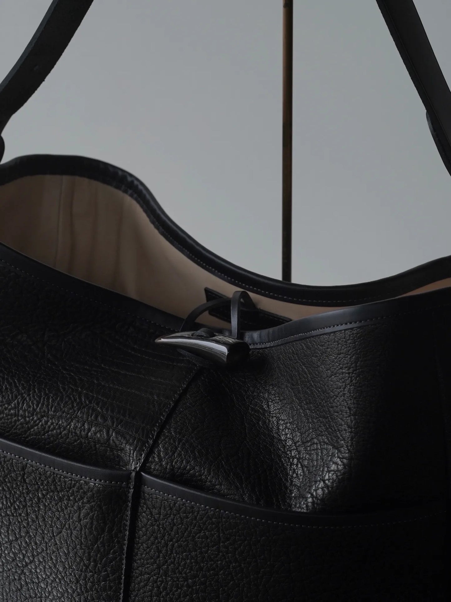 post-production-2-pockets-tote-bag-buffalo-blk-4