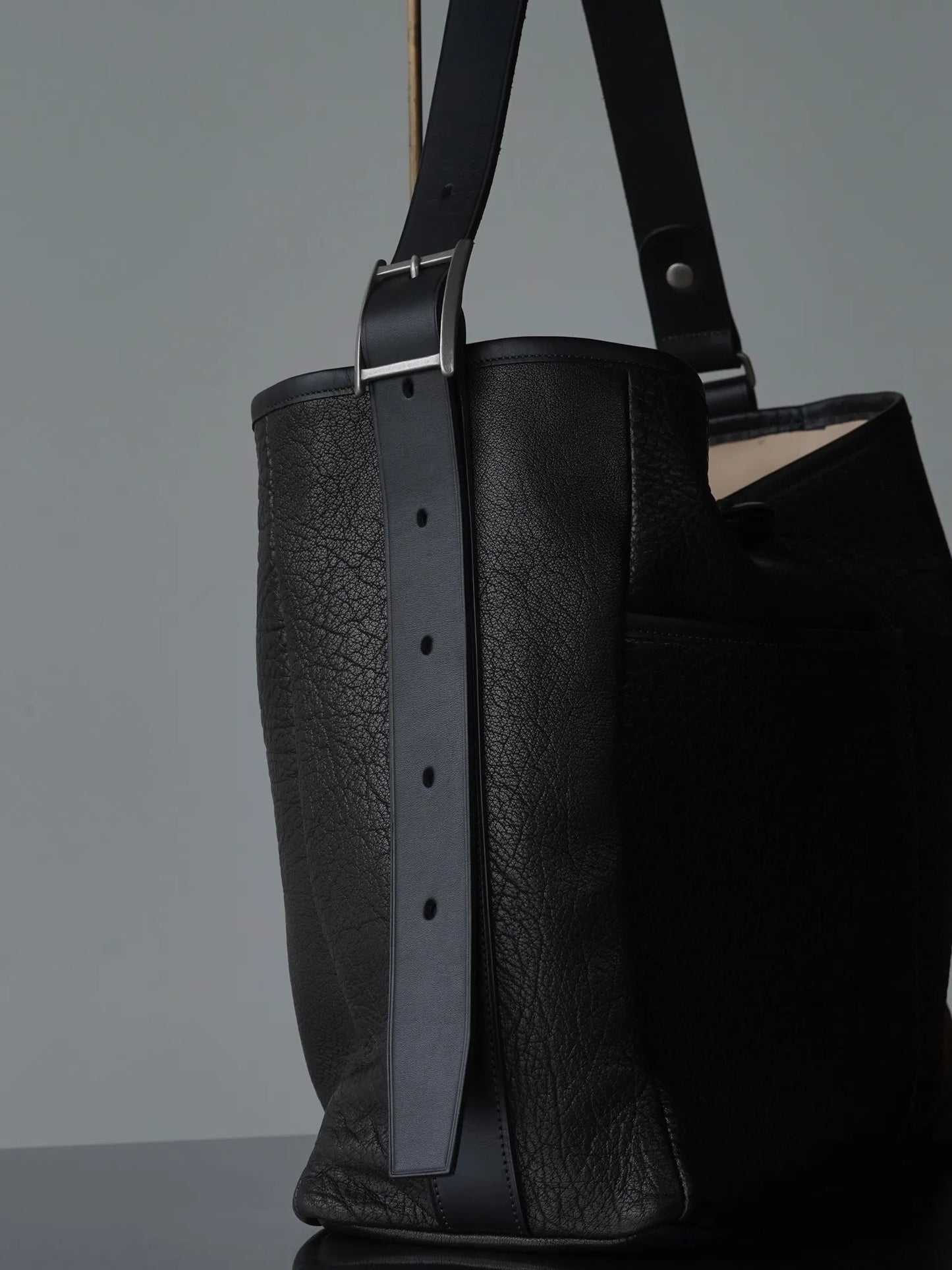 post-production-2-pockets-tote-bag-buffalo-blk-5