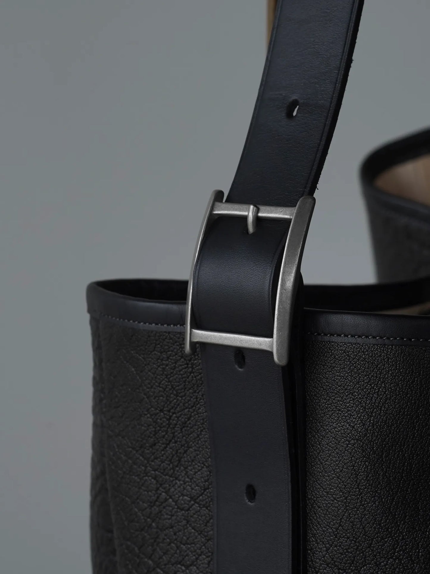 post-production-2-pockets-tote-bag-buffalo-blk-6