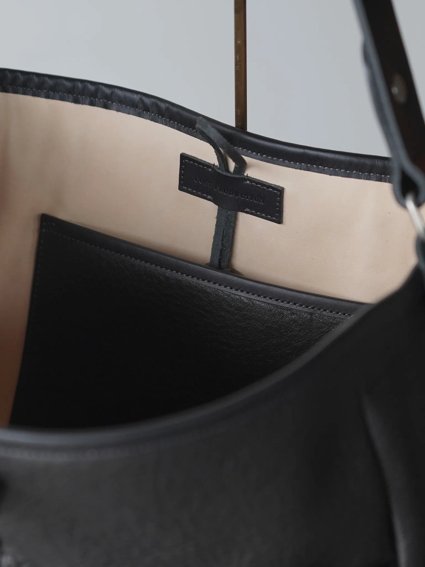 post-production-2-pockets-tote-bag-buffalo-blk-7