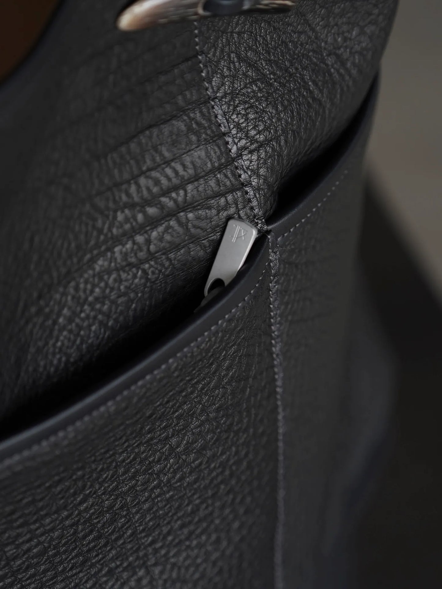 post-production-2-pockets-tote-bag-buffalo-blk-8