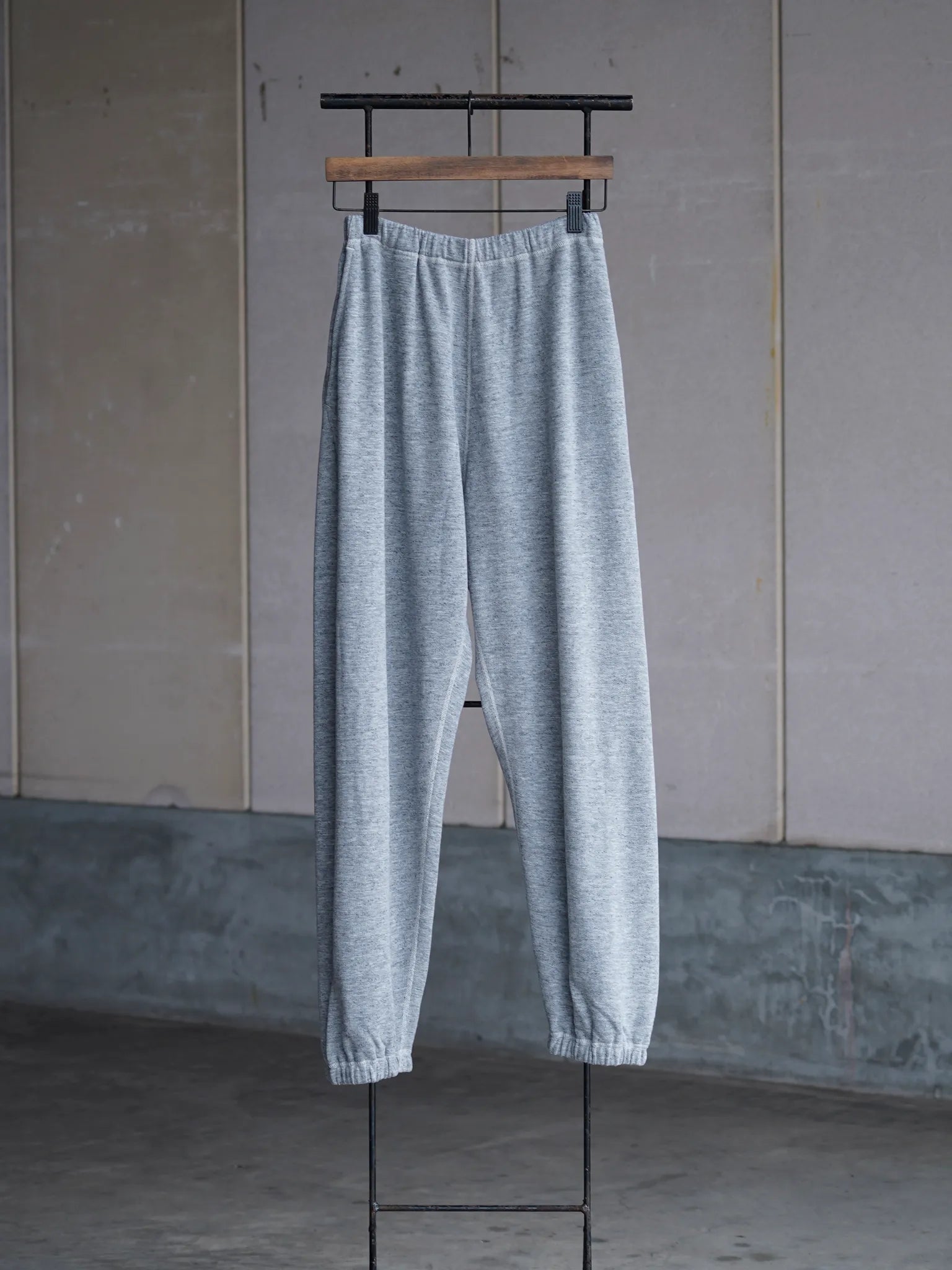 COMOLI グレー裏毛 パンツ GRAY | CASANOVA&CO (カサノヴァアンドコー