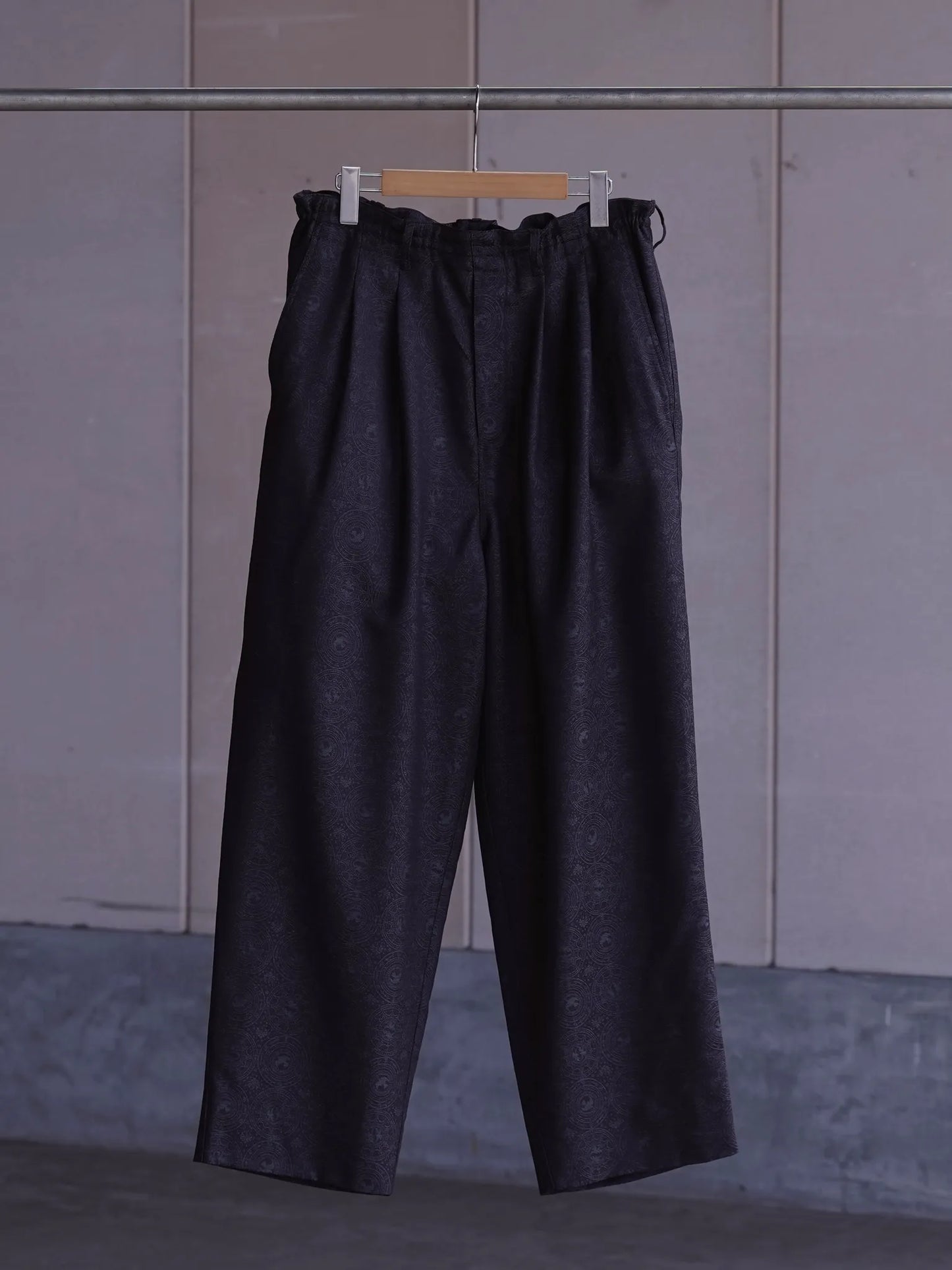 nonnotte 2-Tuck Draw Cord Wide Trousers Smoke Berry | CASANOVA&CO ...
