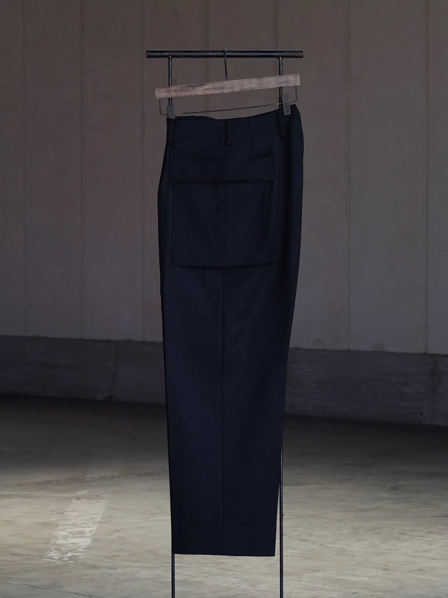 sarto-cargo-pants-dry-wool-twill-black-3