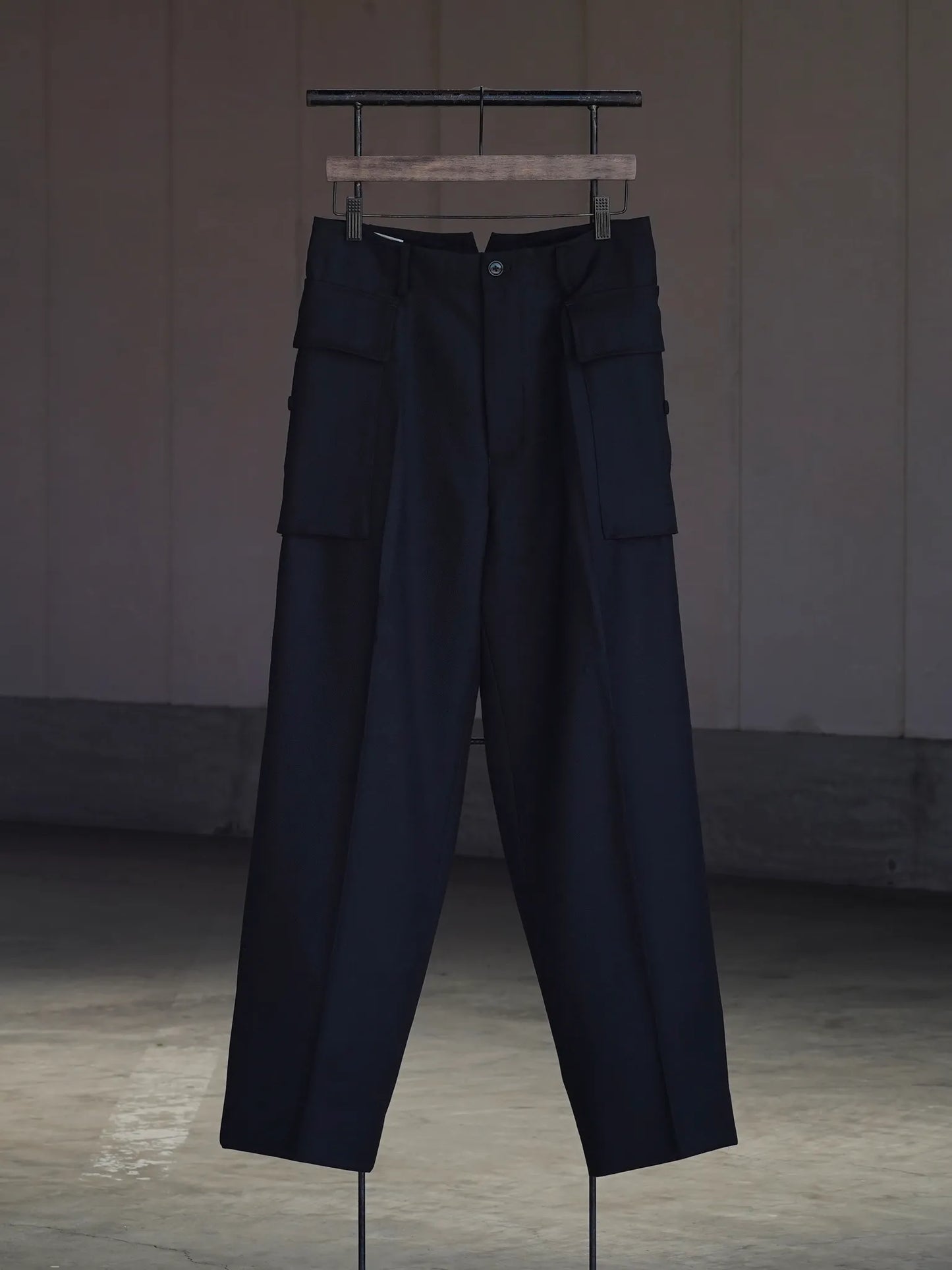 sarto-cargo-pants-dry-wool-twill-black-1