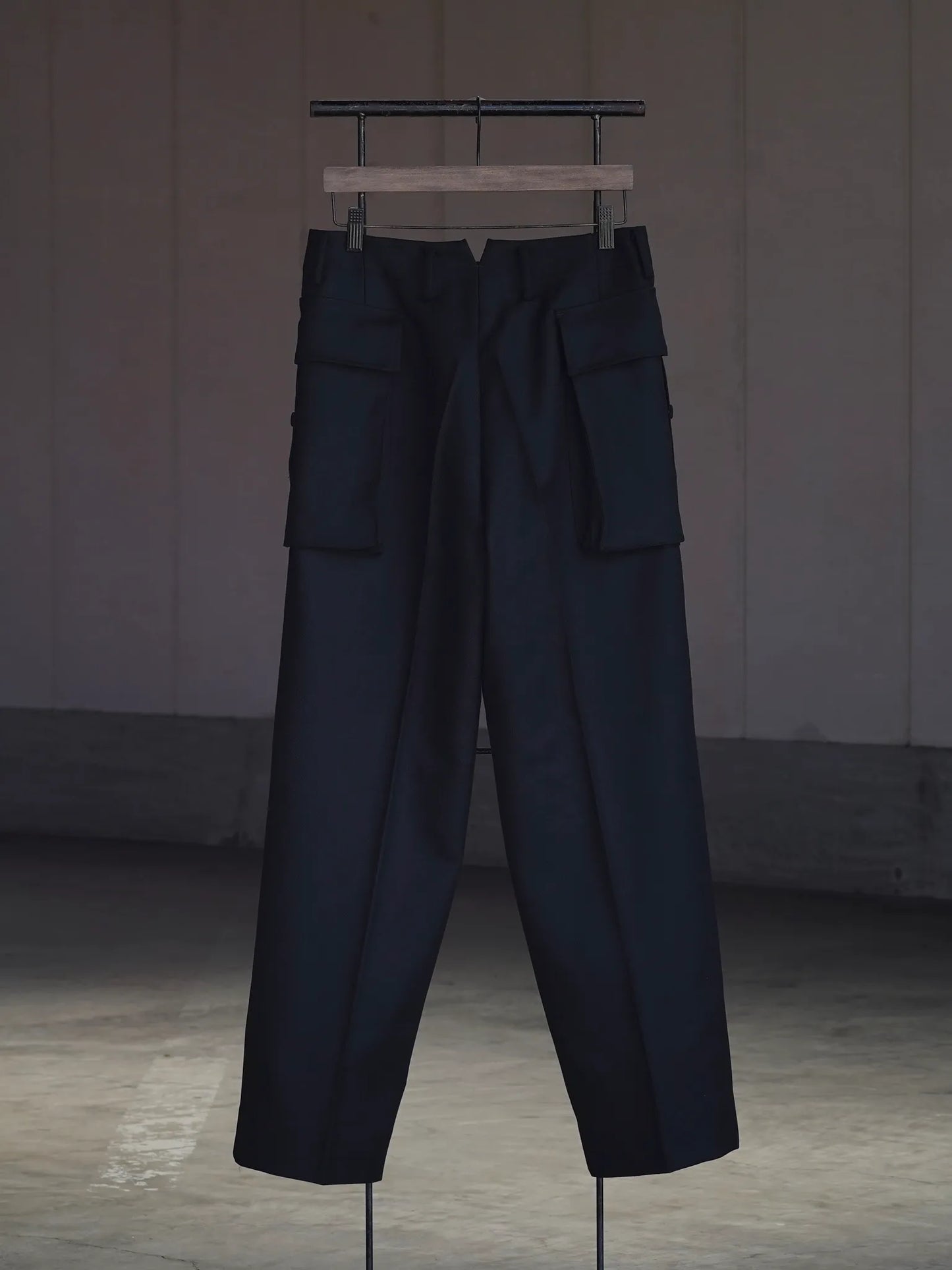 sarto-cargo-pants-dry-wool-twill-black-2