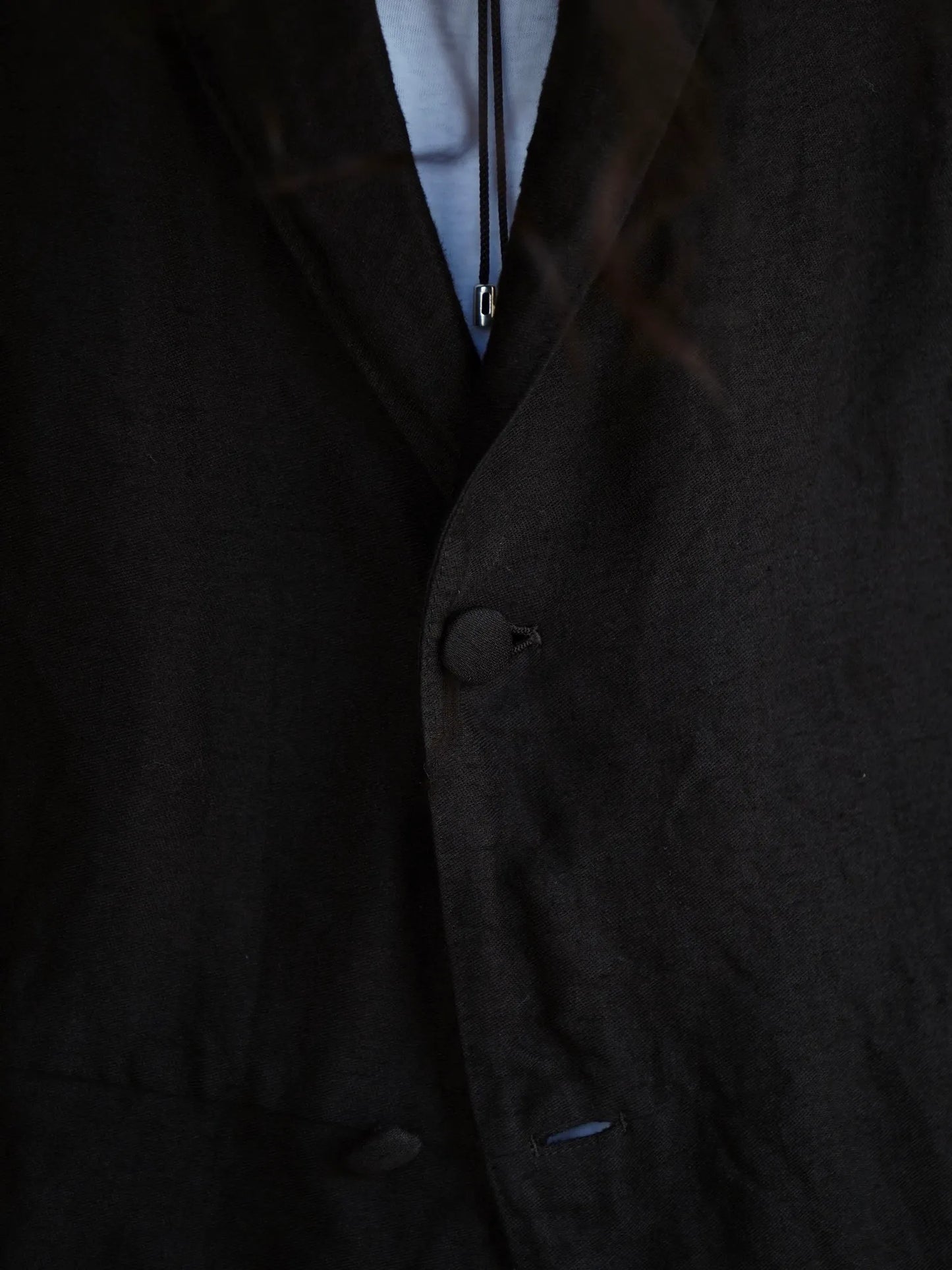 COMOLI | リネンサテン フロックコート BLACK