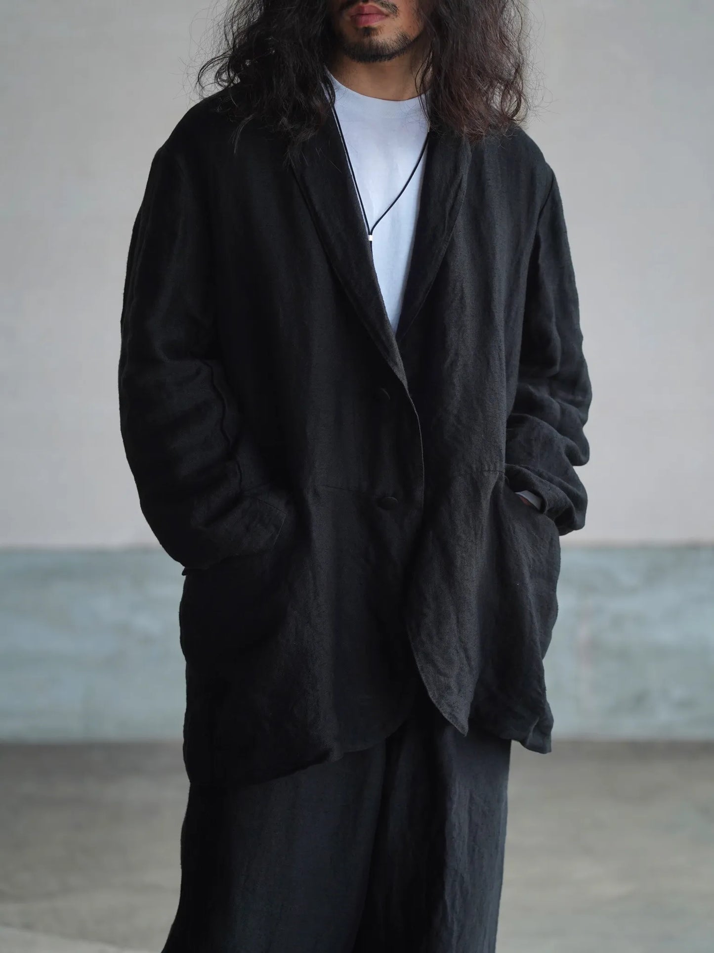COMOLI | リネンサテン フロックコート BLACK
