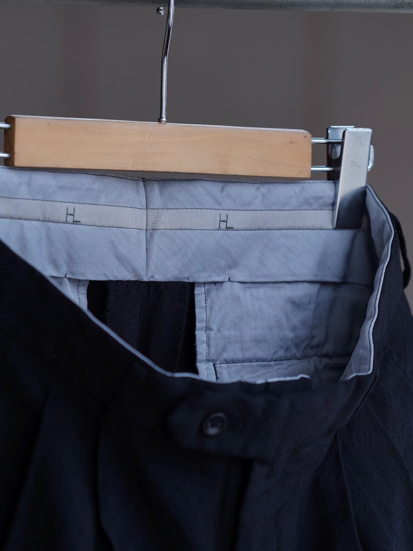 HERILL | Wooltropical Trousers Black