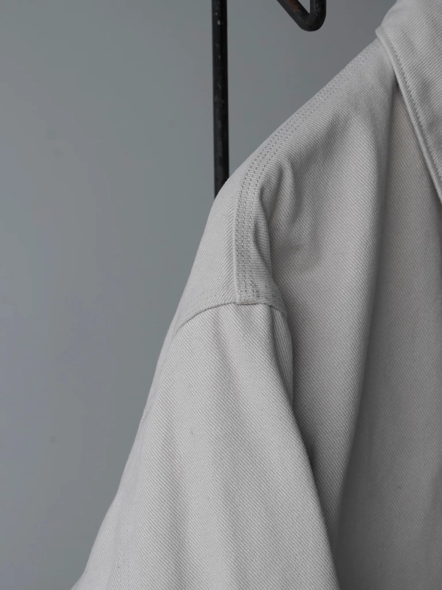 comoli-コットンツイル-ジップショートジャケット-ivory-6