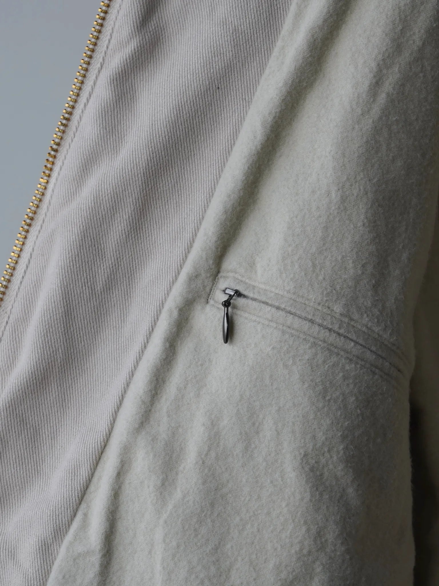 comoli-コットンツイル-ジップショートジャケット-ivory-7