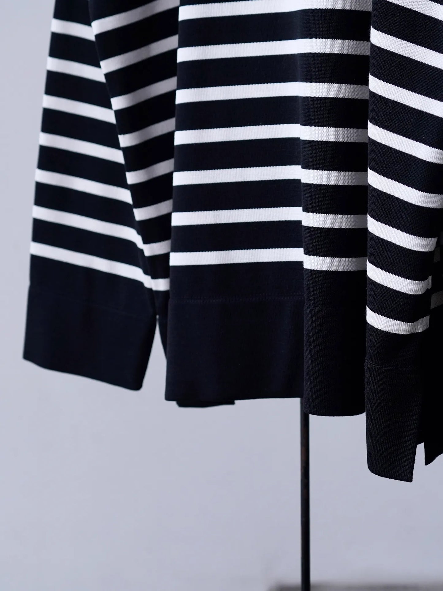 olde-h-daughter-silk-heavy-weight-plain-stitches-knitting-p-o-black-ivory-4