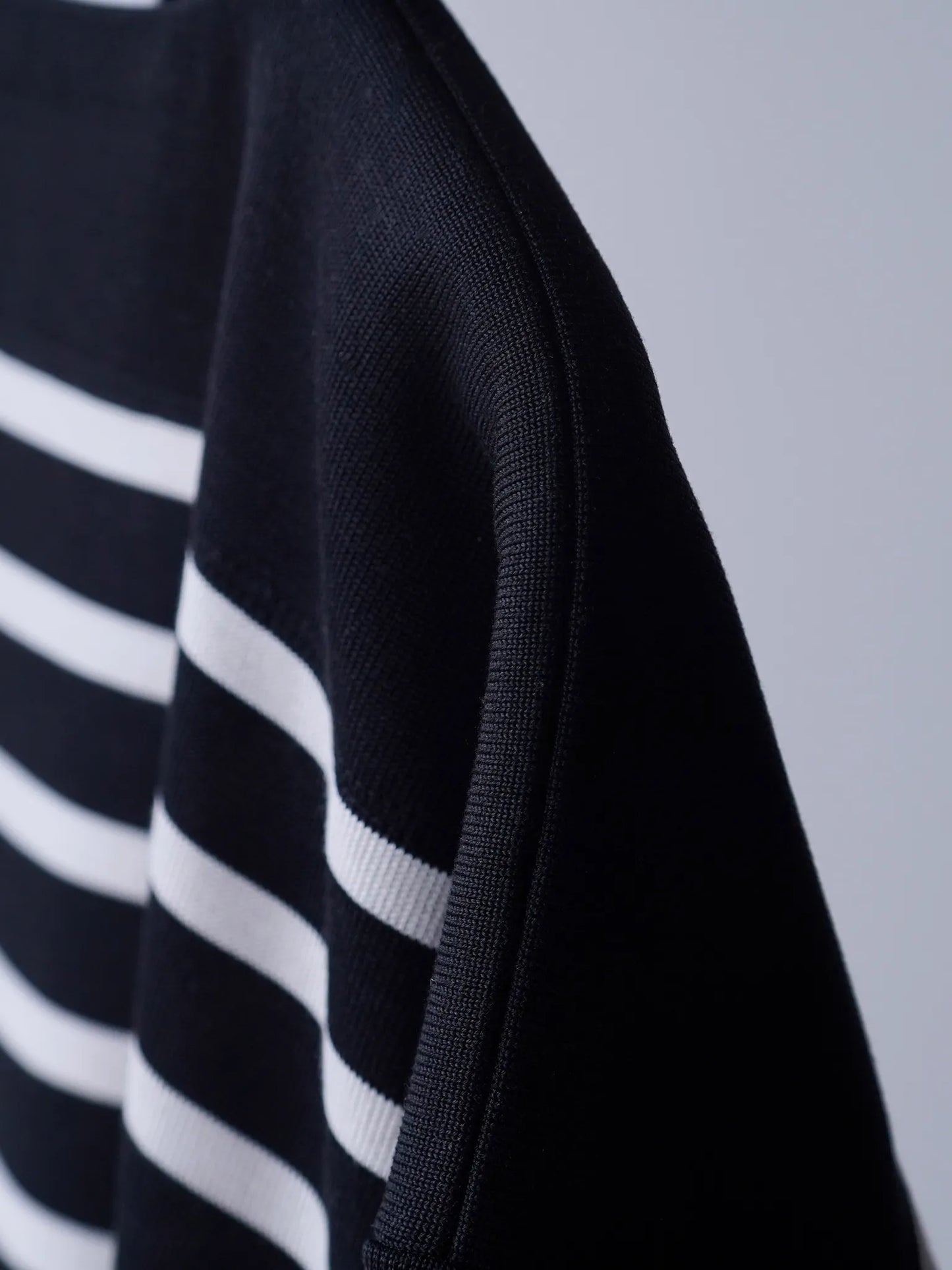 olde-h-daughter-silk-heavy-weight-plain-stitches-knitting-p-o-black-ivory-5