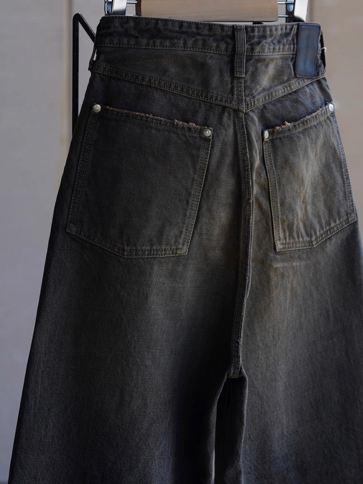 daisuke tanabe | coffee black denim trousers_dstryd destroyed