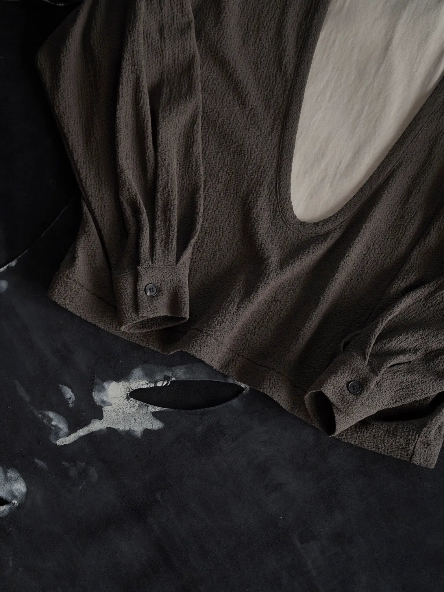 nonnotte-drape-u-pullover-with-cuff-sleeve-khaki-8