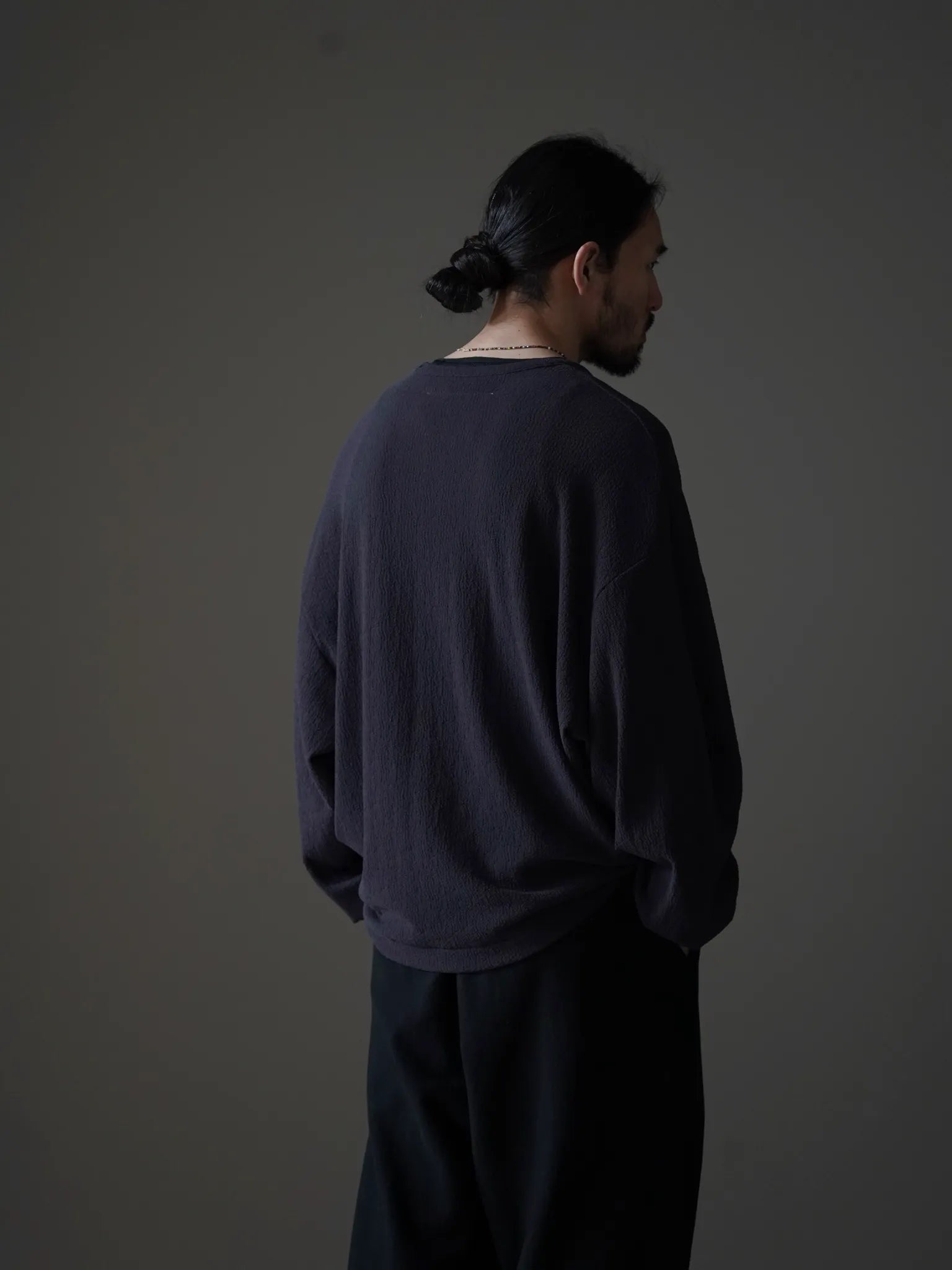 nonnotte-drape-u-pullover-with-cuff-sleeve-inkshade-4