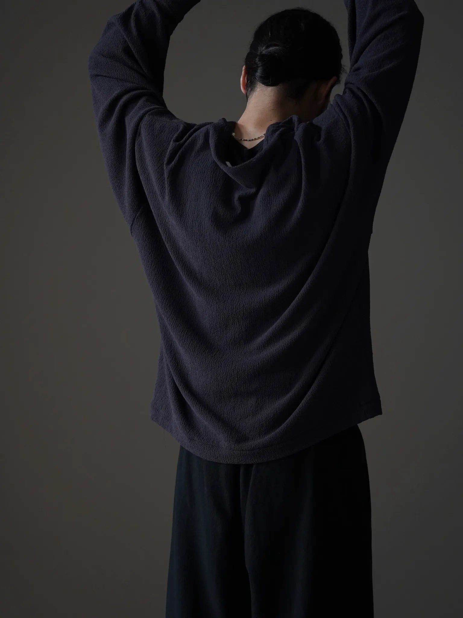 nonnotte-drape-u-pullover-with-cuff-sleeve-inkshade-5