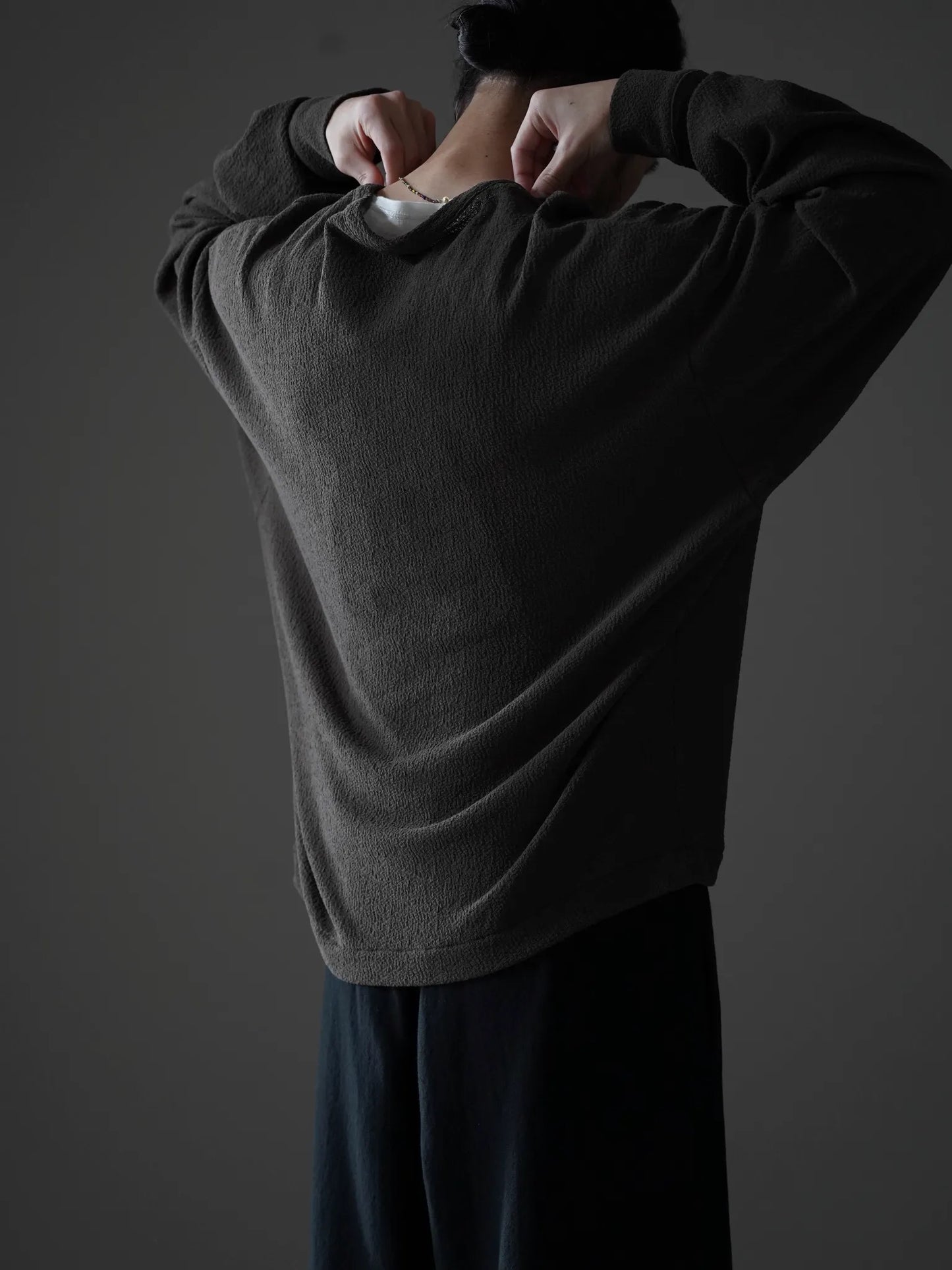 nonnotte-drape-u-pullover-with-cuff-sleeve-khaki-5