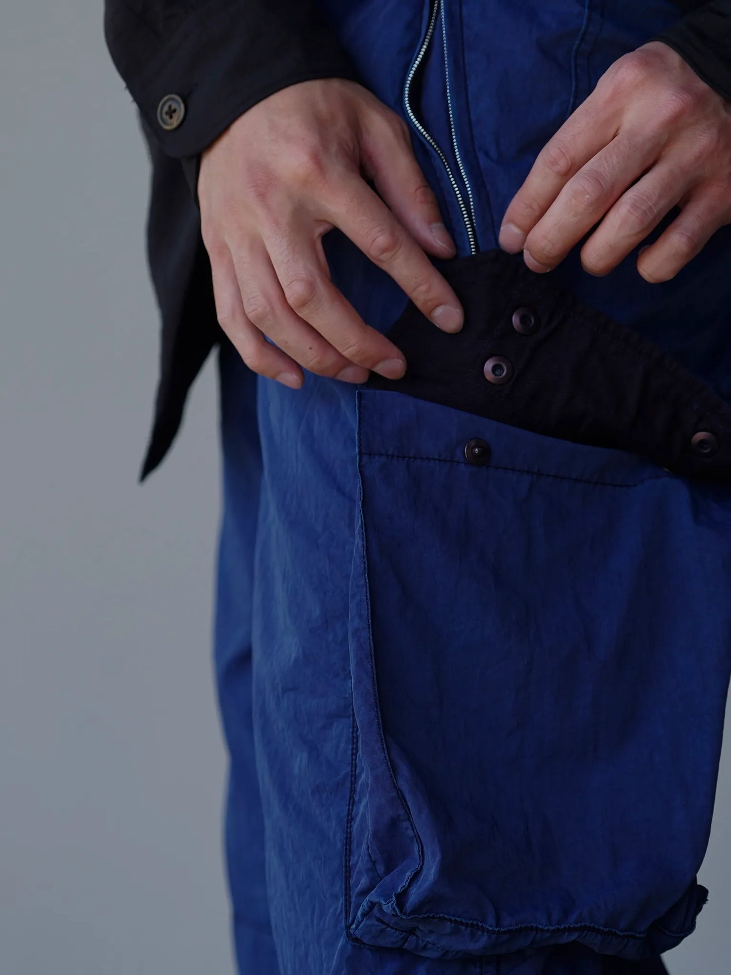 THE NULABEL | GARMENT DYED CARGO TRS NATURAL INDIGO
