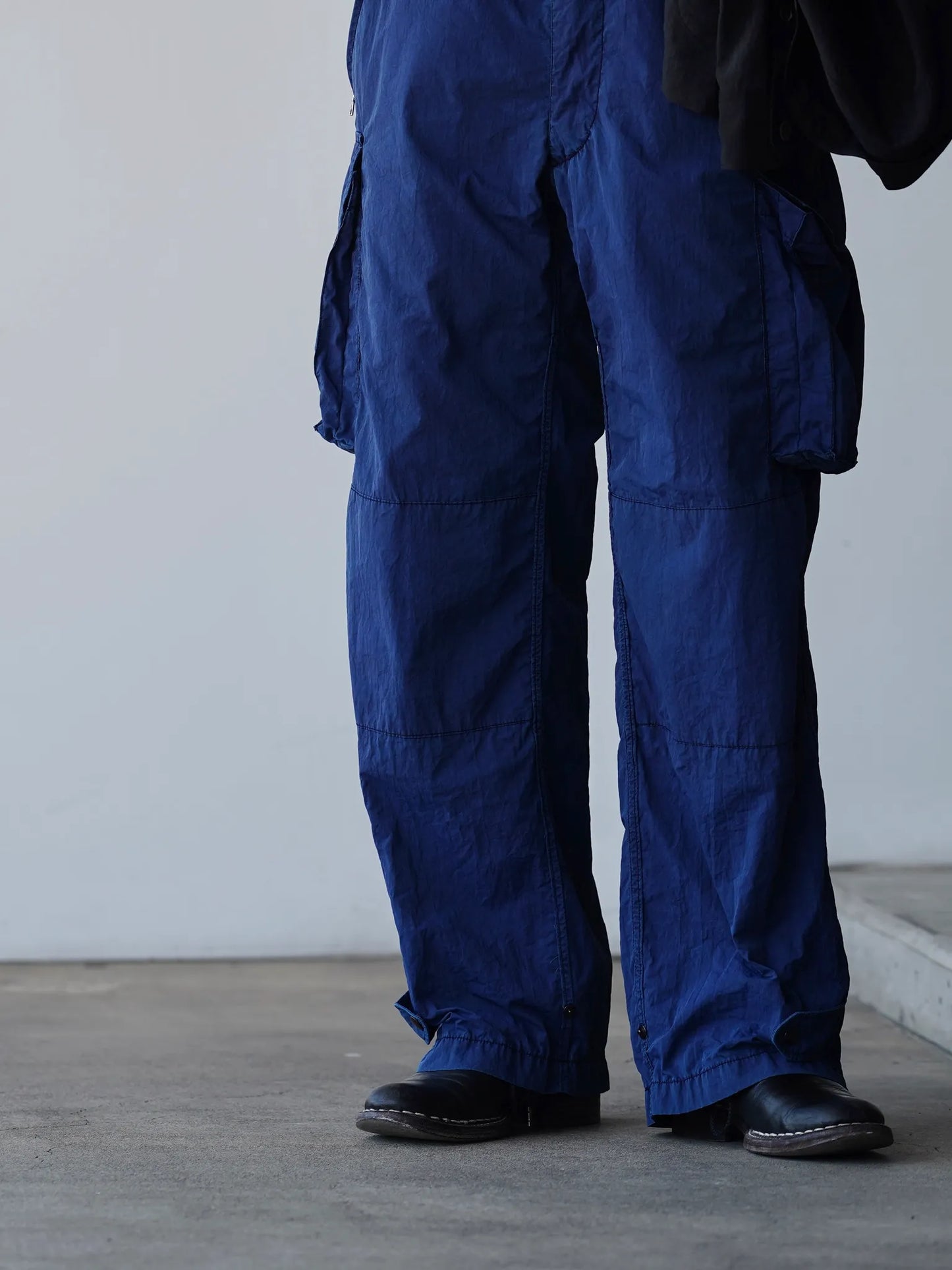 THE NULABEL | GARMENT DYED CARGO TRS NATURAL INDIGO