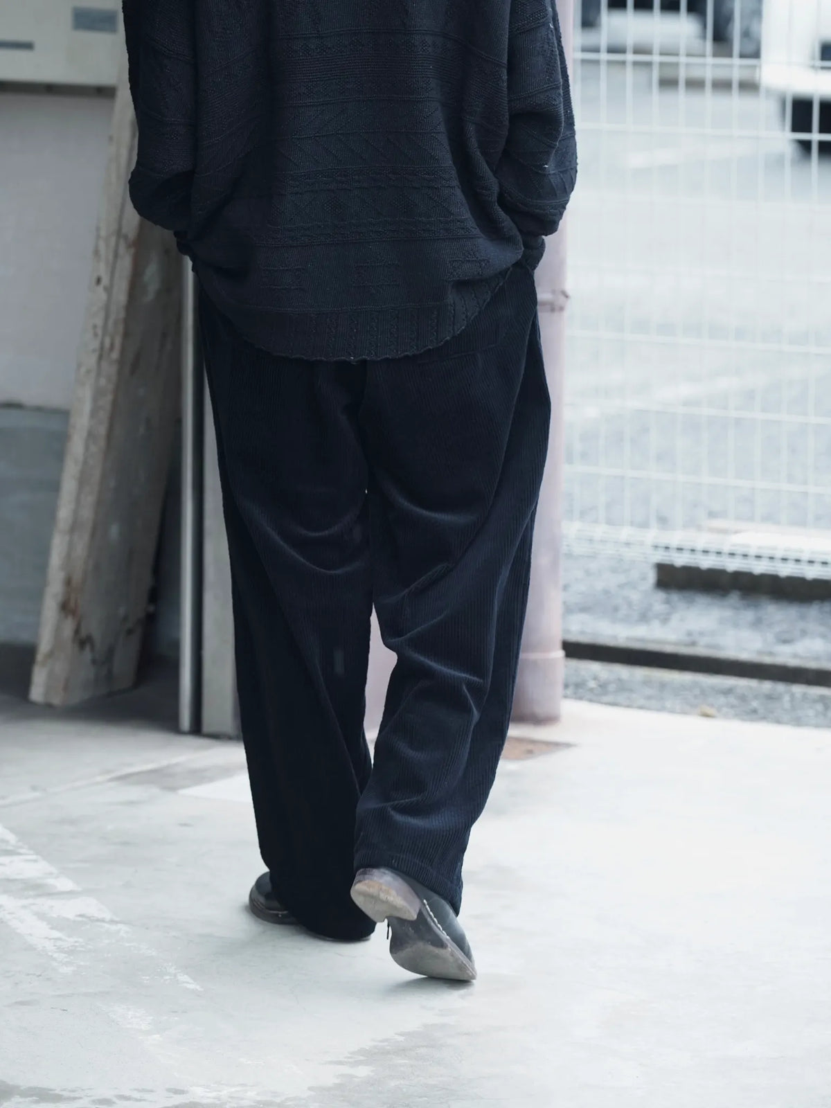 COMOLI | コーデュロイ ドローストリングパンツ BLACK