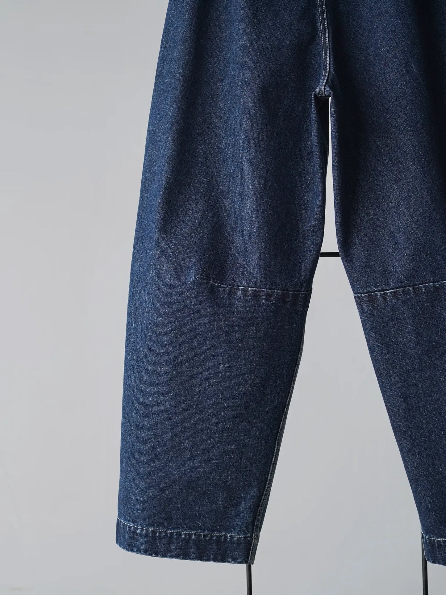 Nomàt | Two-tone Denim Curved Pants Sax Blue