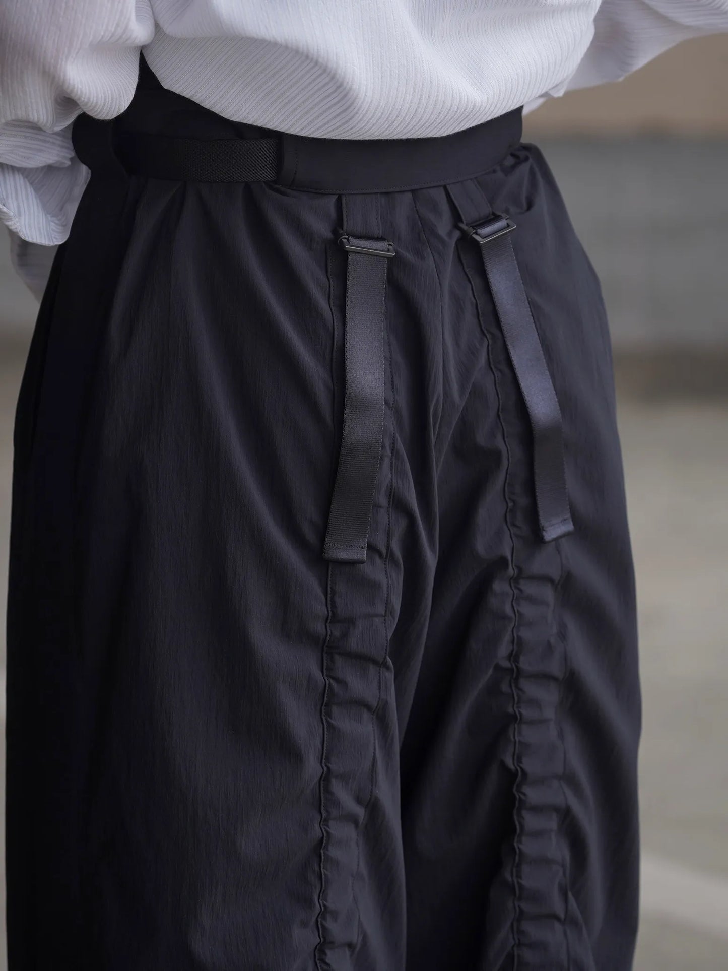 irenisa-belted-form-change-pants-black-11