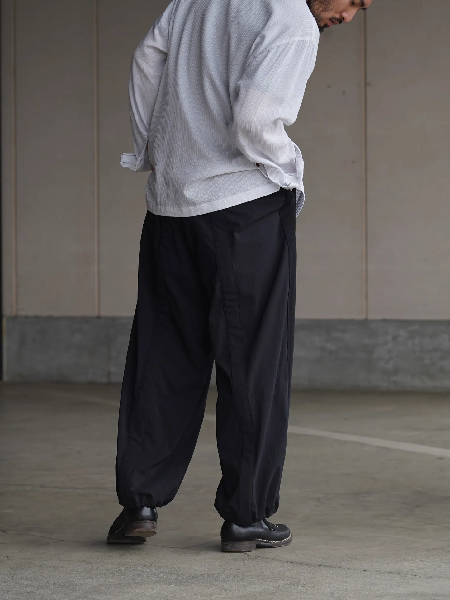 irenisa-belted-form-change-pants-black-7