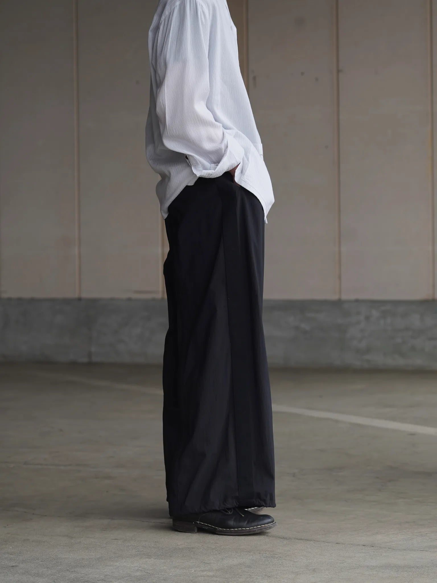 irenisa-belted-form-change-pants-black-4