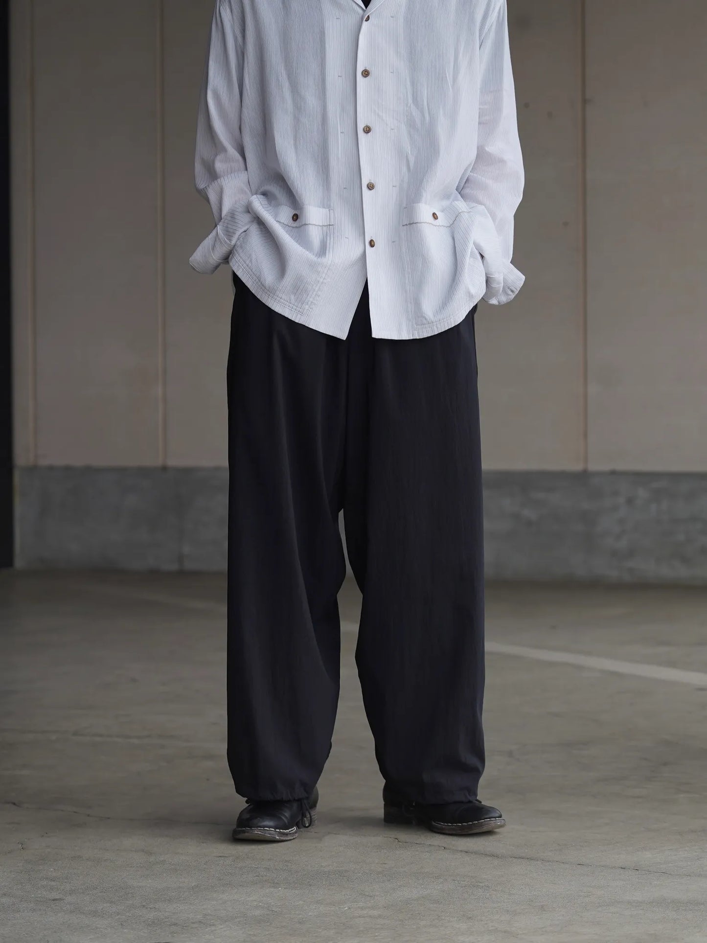 irenisa-belted-form-change-pants-black-9