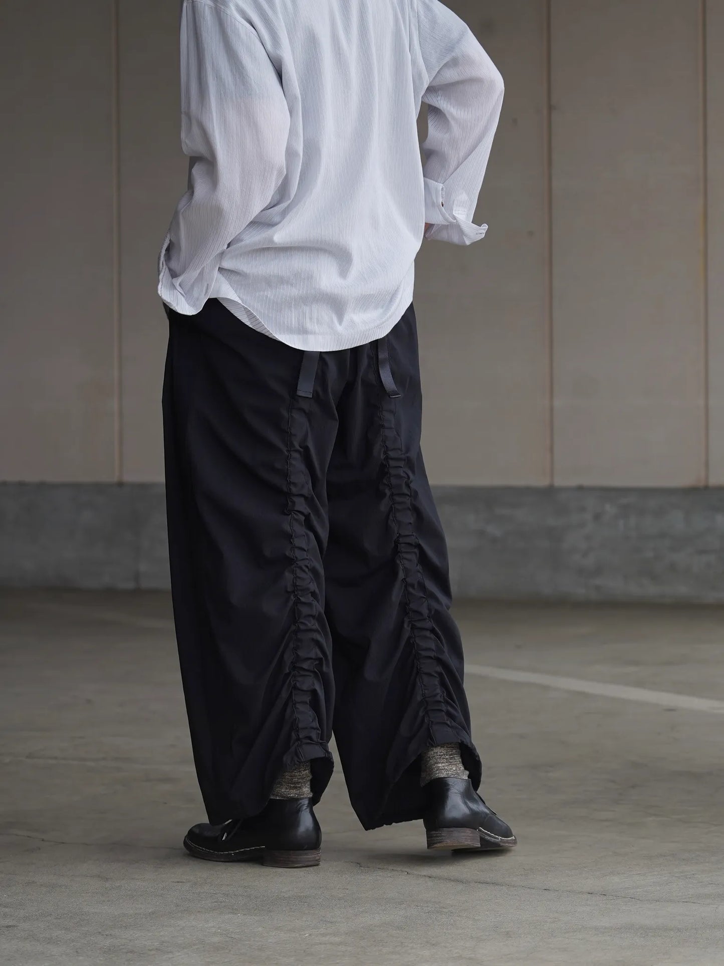 irenisa-belted-form-change-pants-black-10
