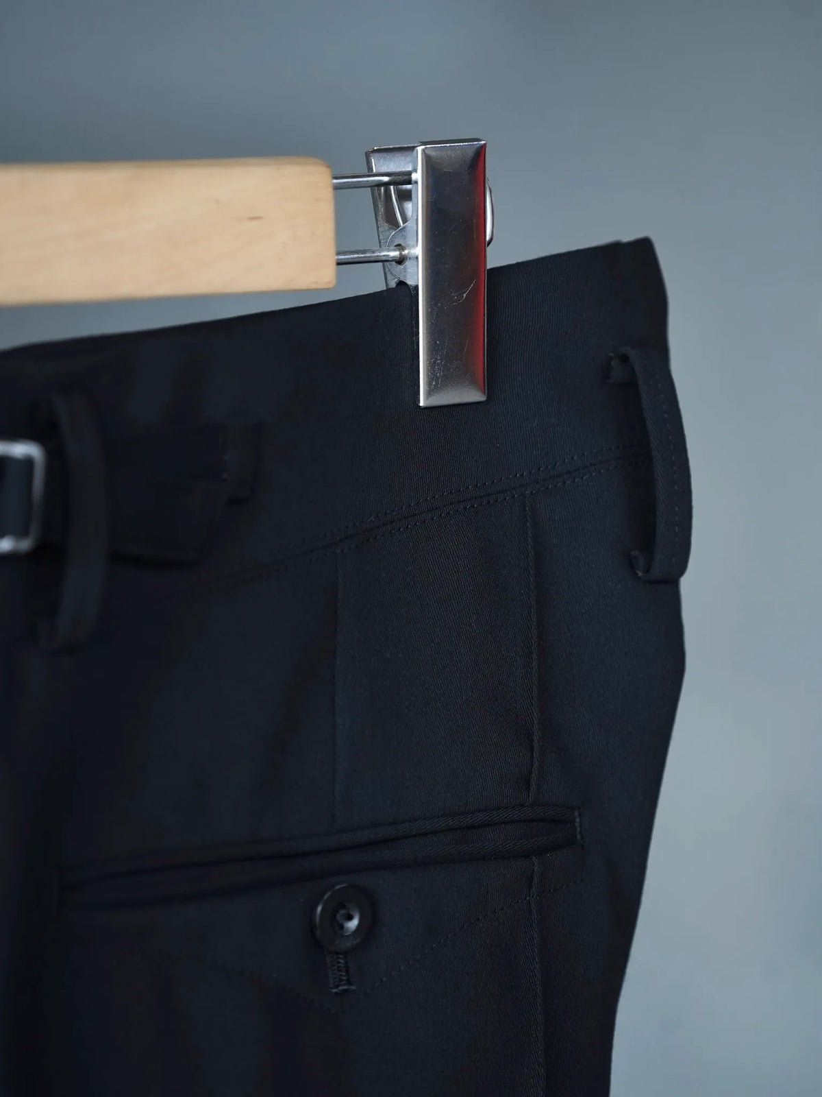 IRENISA | NO-TUCK SLIM TROUSERS BLACK