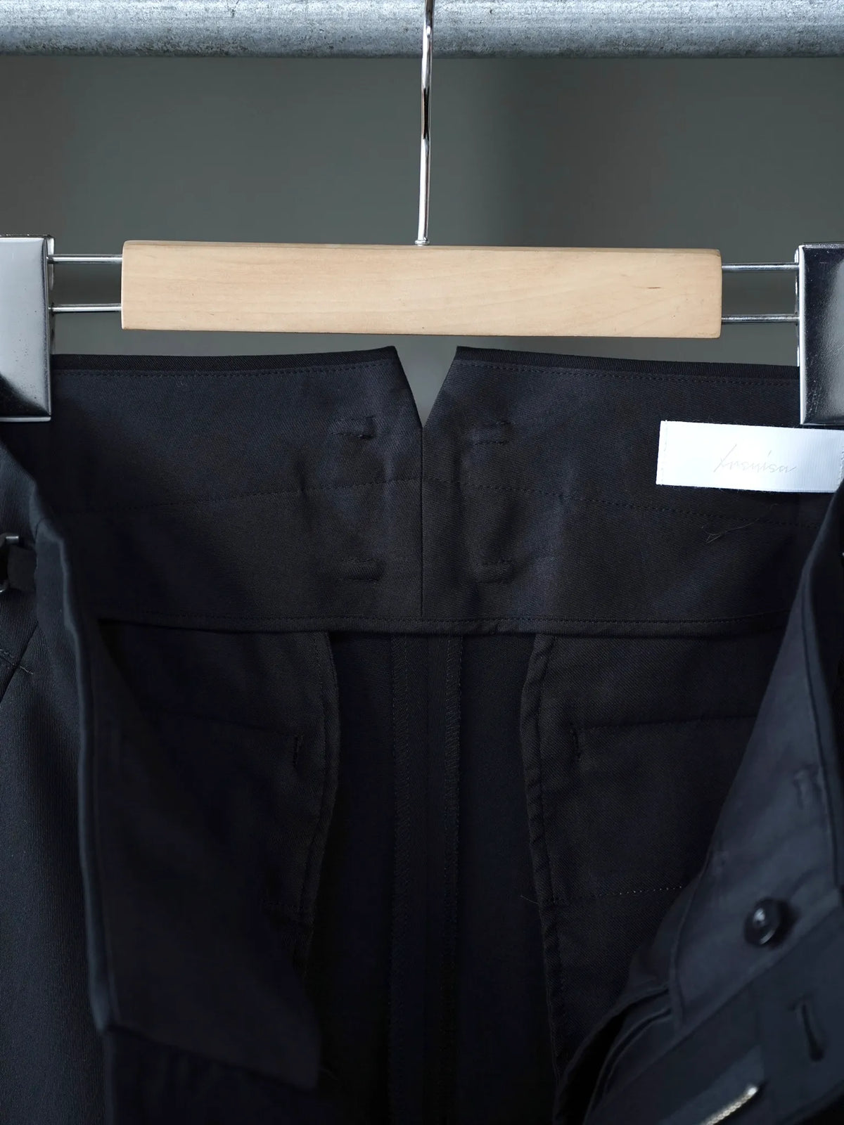 IRENISA | NO-TUCK SLIM TROUSERS BLACK
