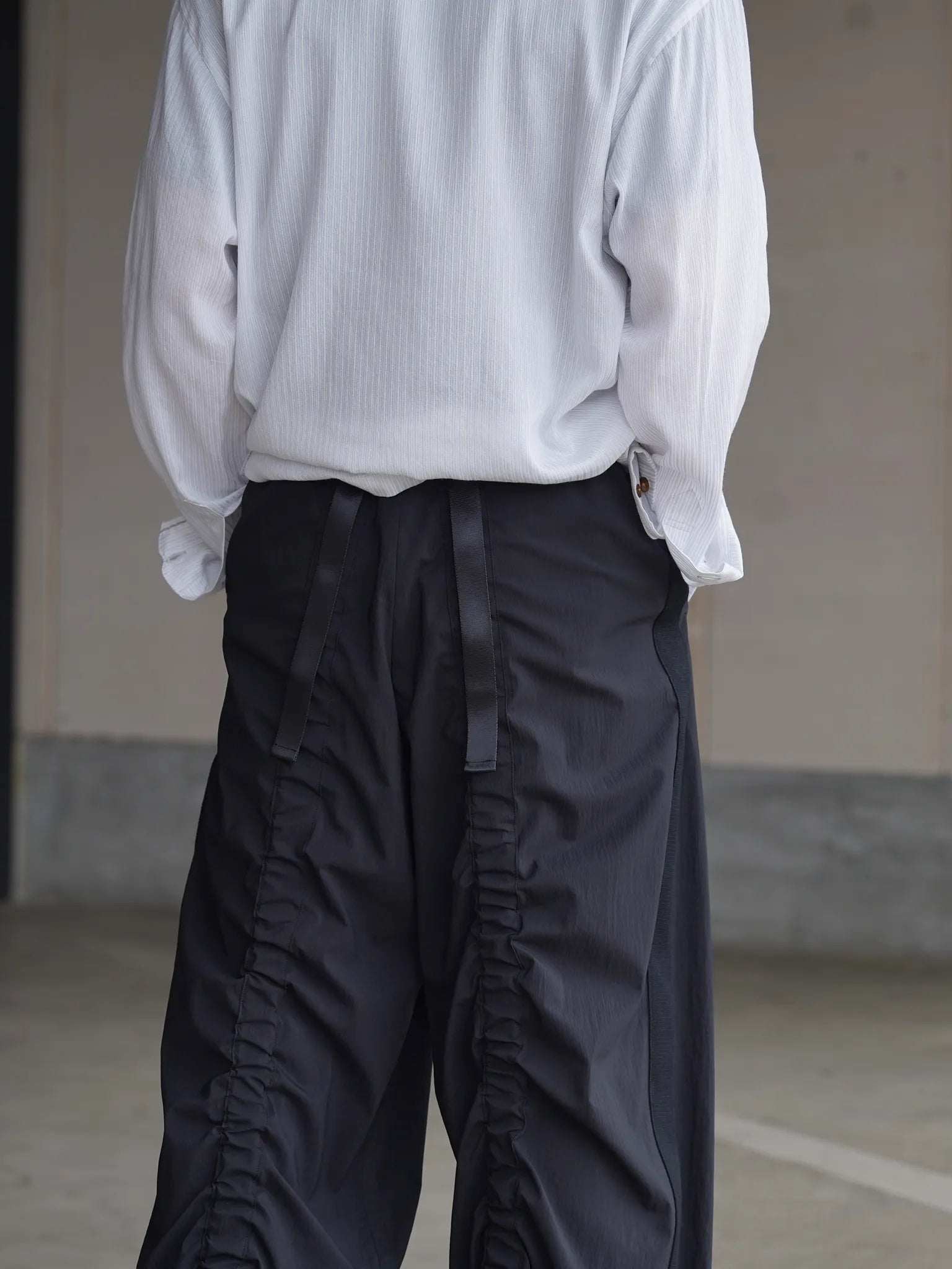 irenisa-belted-form-change-pants-black-12