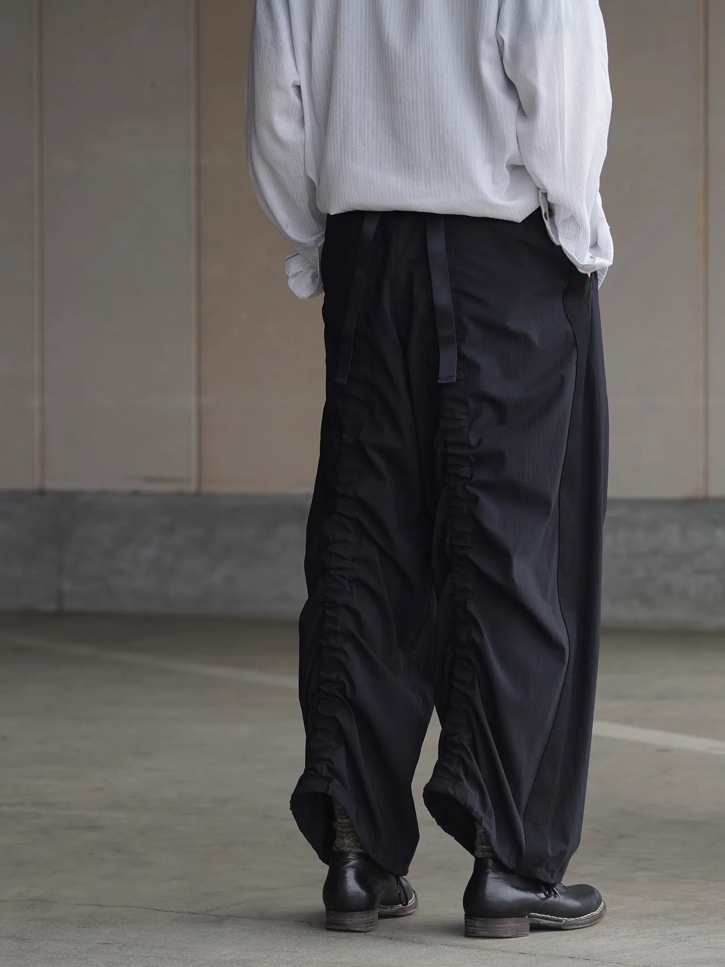 irenisa-belted-form-change-pants-black-8