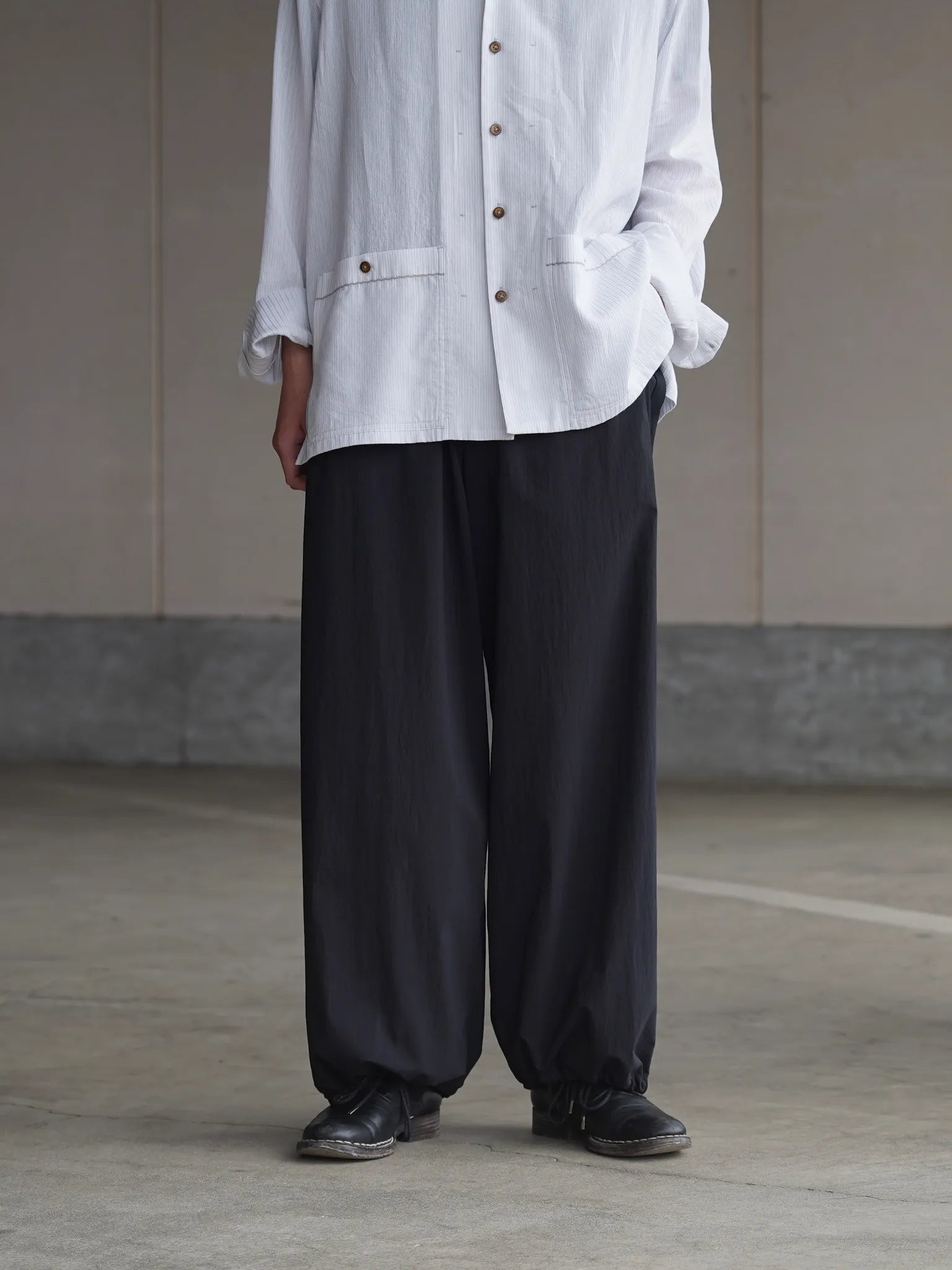 irenisa-belted-form-change-pants-black-5