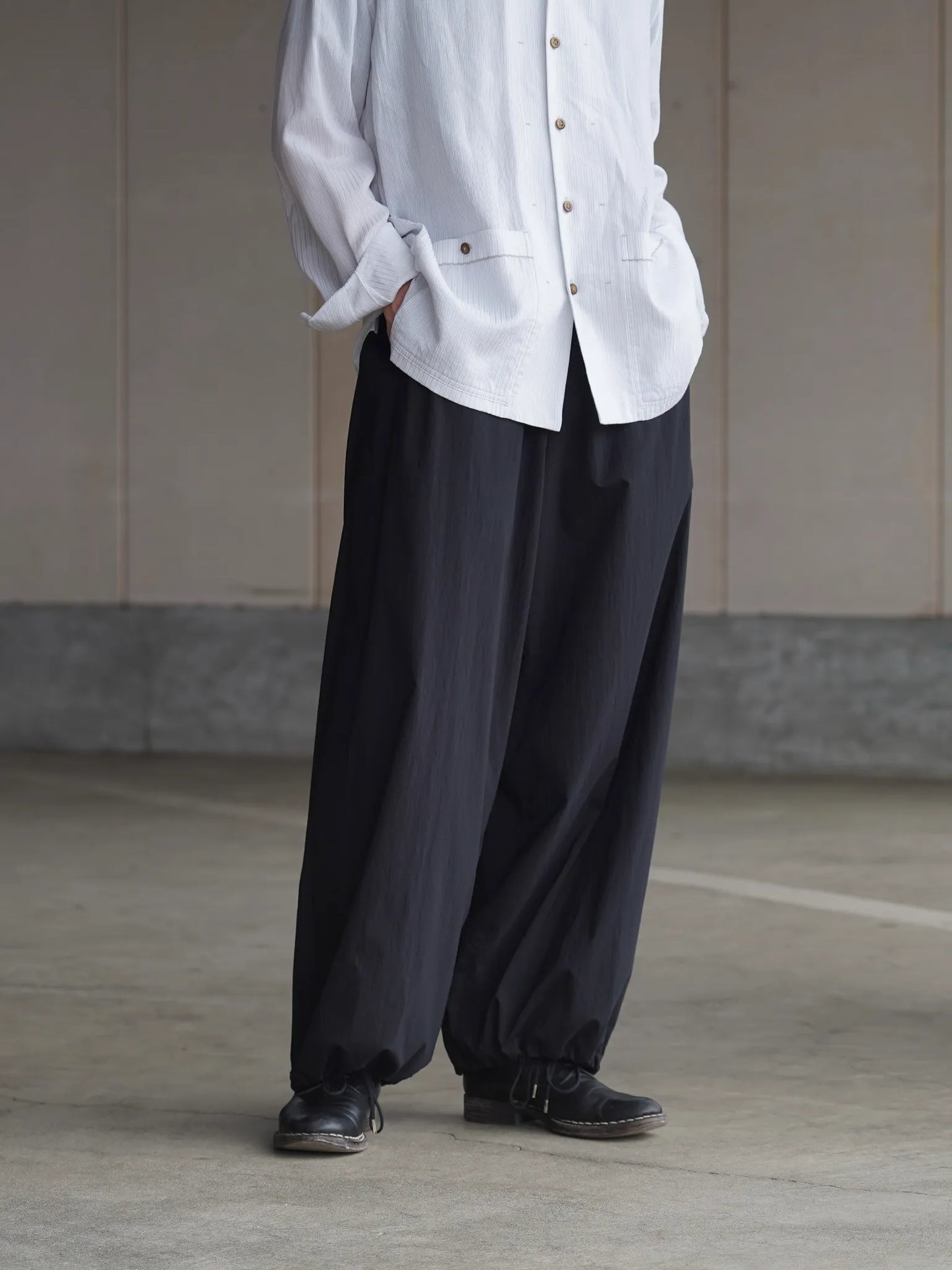 irenisa-belted-form-change-pants-black-6