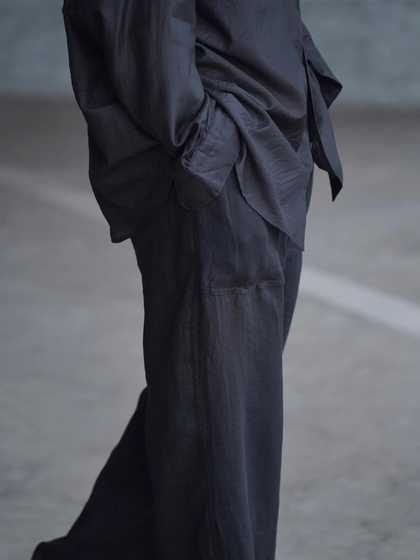 COMOLI | リネンWクロス ドローストリングパンツ BLACK