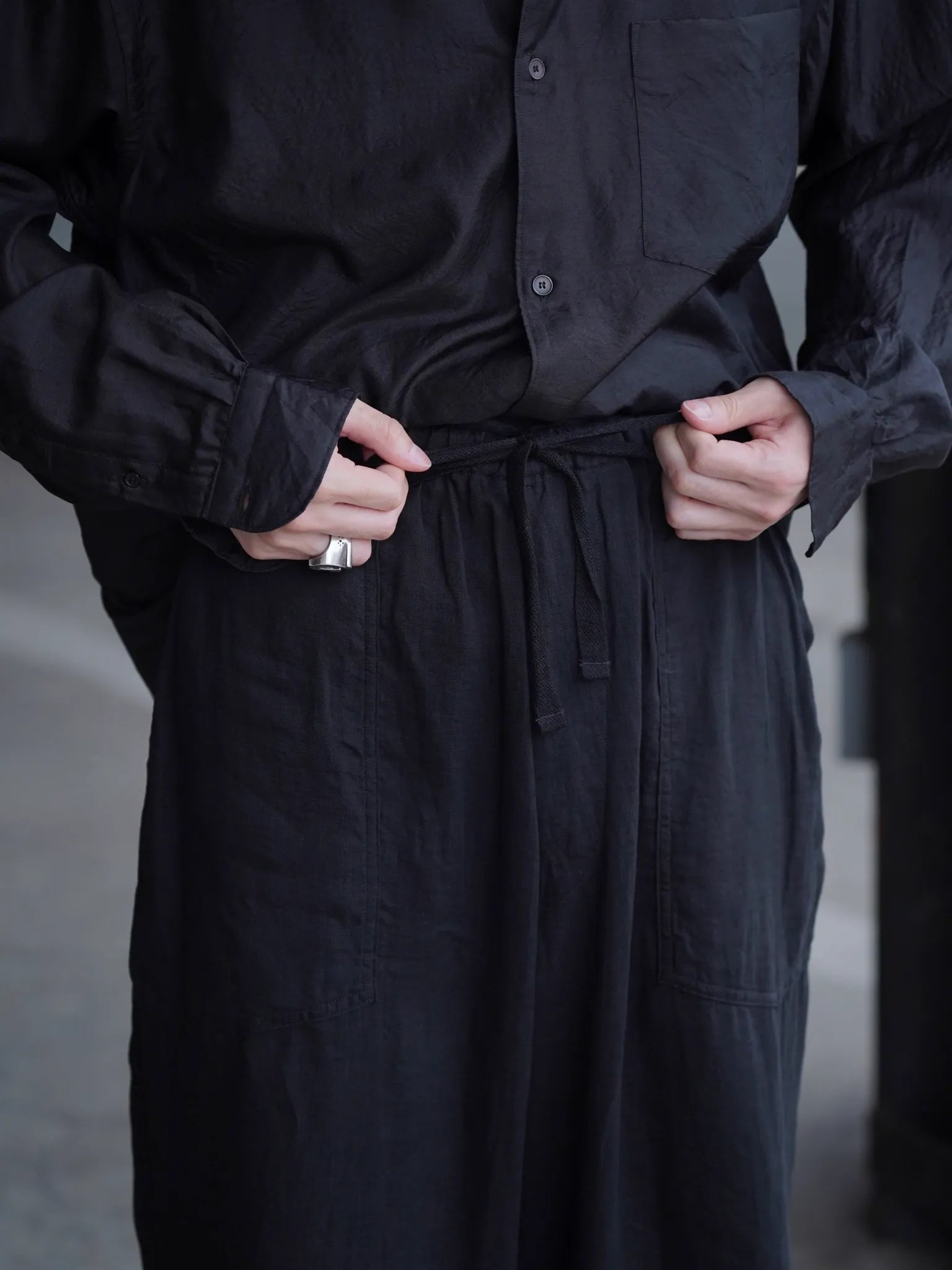 COMOLI リネンWクロス ドローストリングパンツ BLACK | CASANOVA&CO COMOLI リネンWクロス ドローストリングパンツ BLACK | CASANOVA&CO