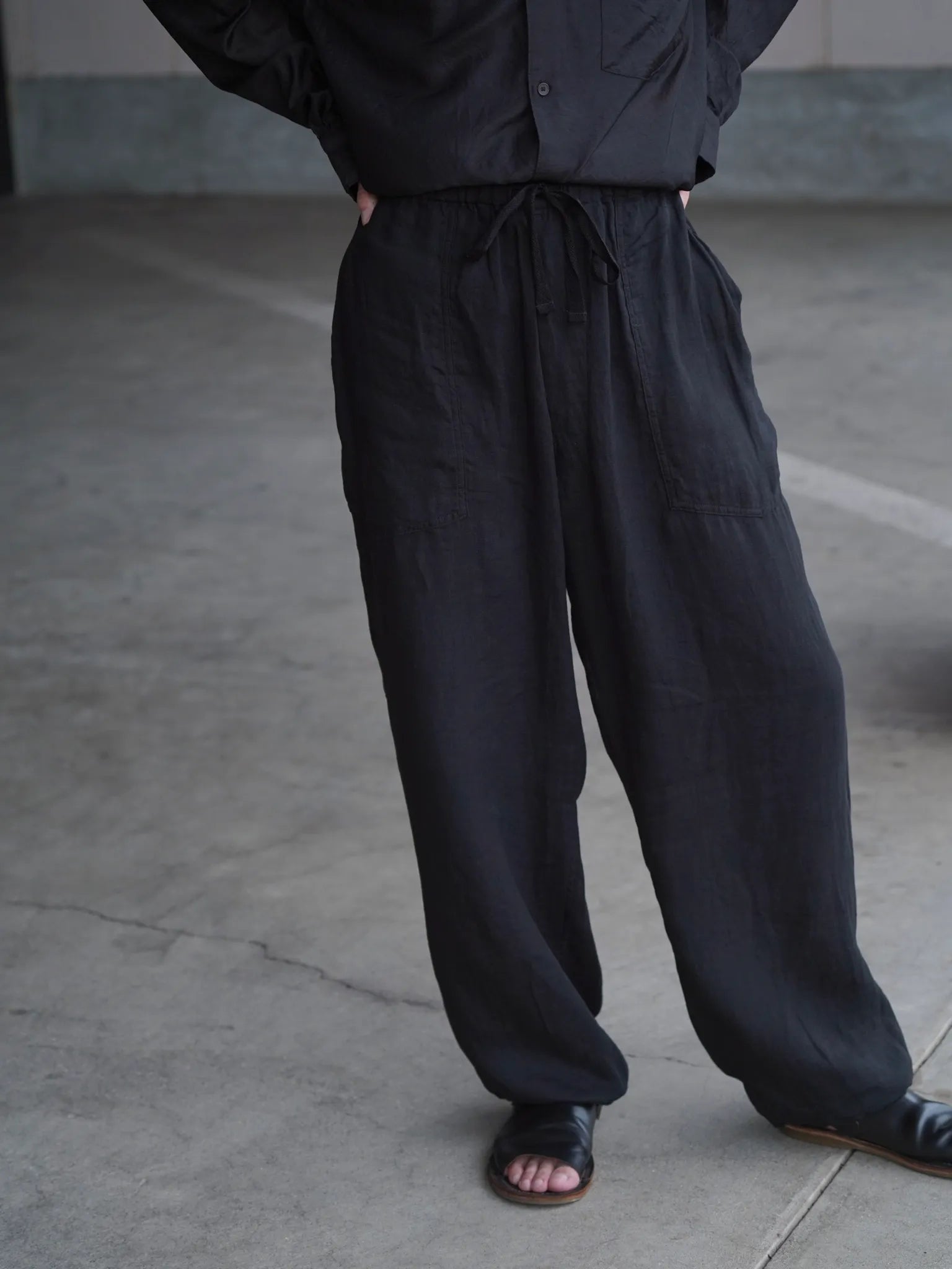 COMOLI リネンWクロス ドローストリングパンツ BLACK | CASANOVA&CO COMOLI リネンWクロス ドローストリングパンツ BLACK | CASANOVA&CO