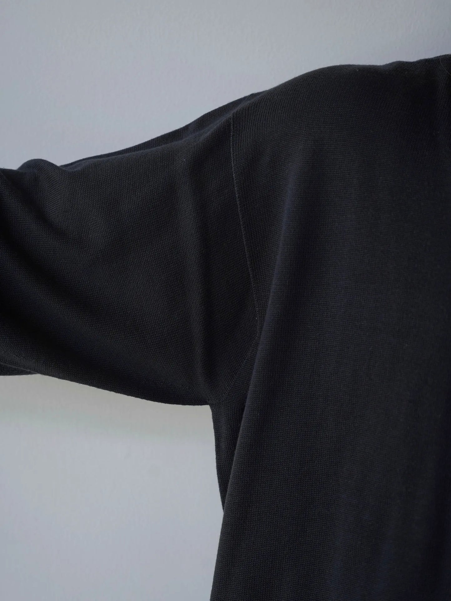 Olde H & Daughter | SILK PLAIN STITCH CREW L/S BLACK