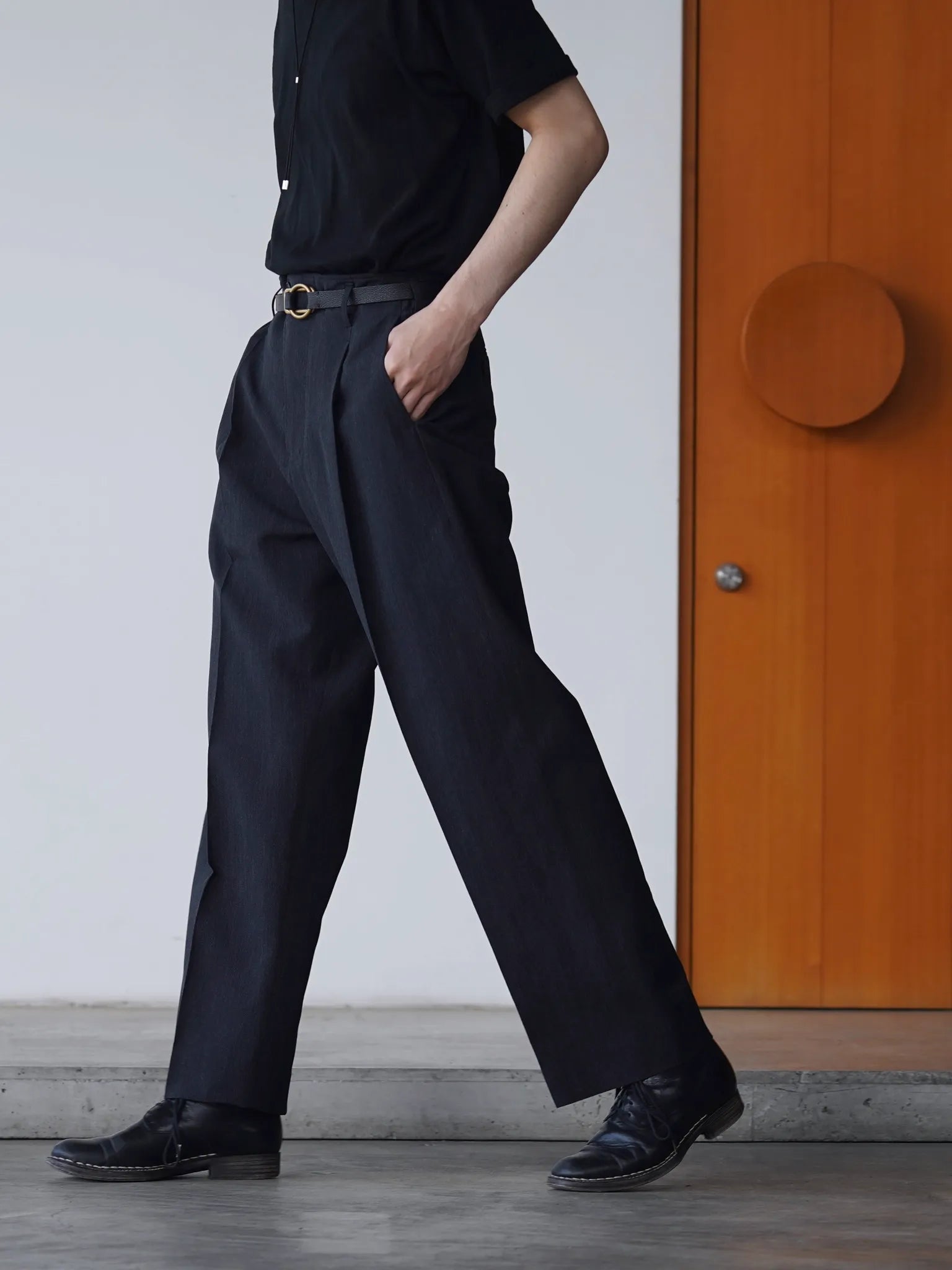 山内 ウール× 和紙・サイドシームレスワンタックパンツ charcoal black