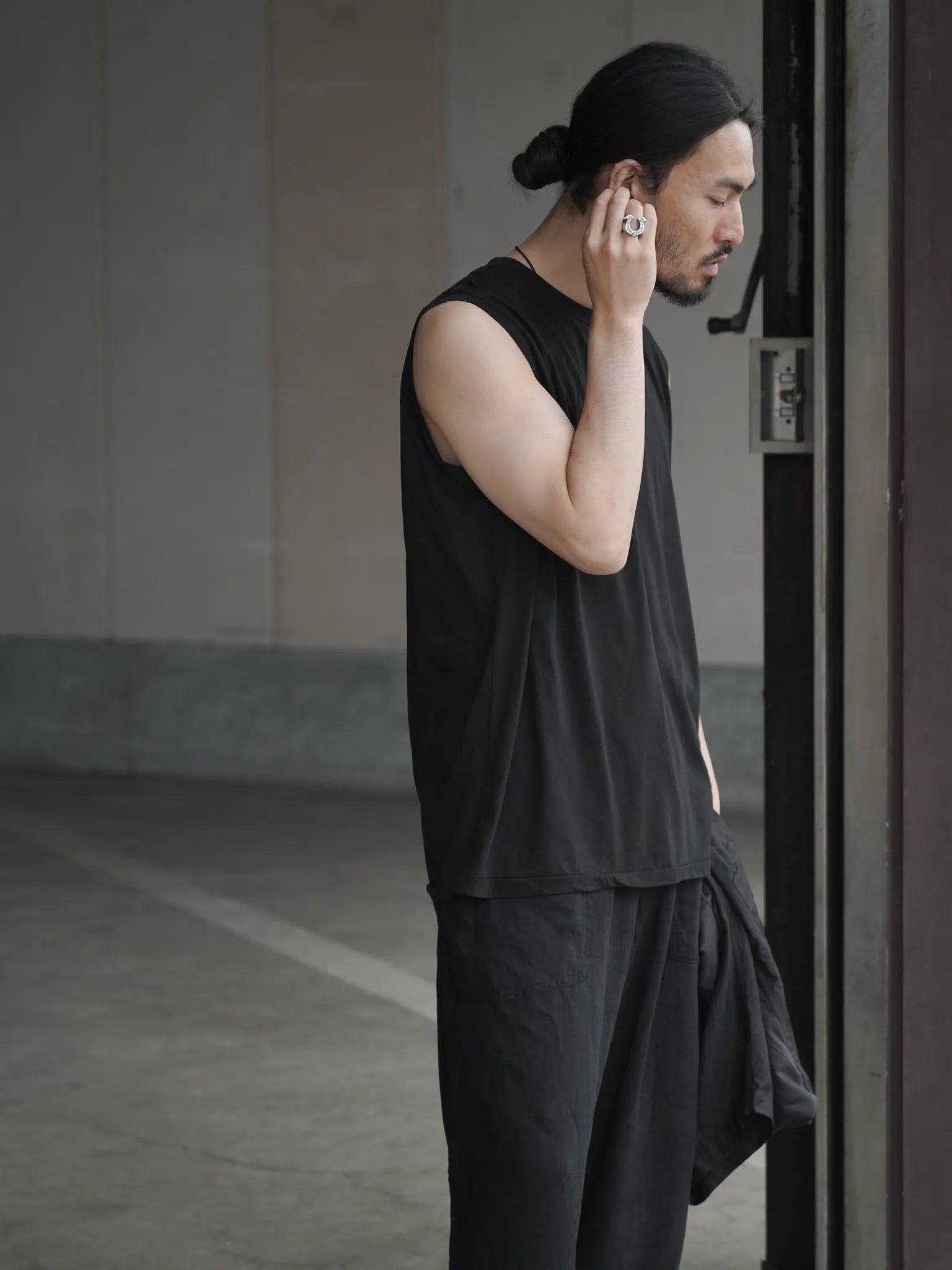 COMOLI THIN コットン ノースリーブ BLACK | CASANOVA&CO (カサノヴァ COMOLI THIN コットン ノースリーブ BLACK | CASANOVA&CO (カサノヴァ
