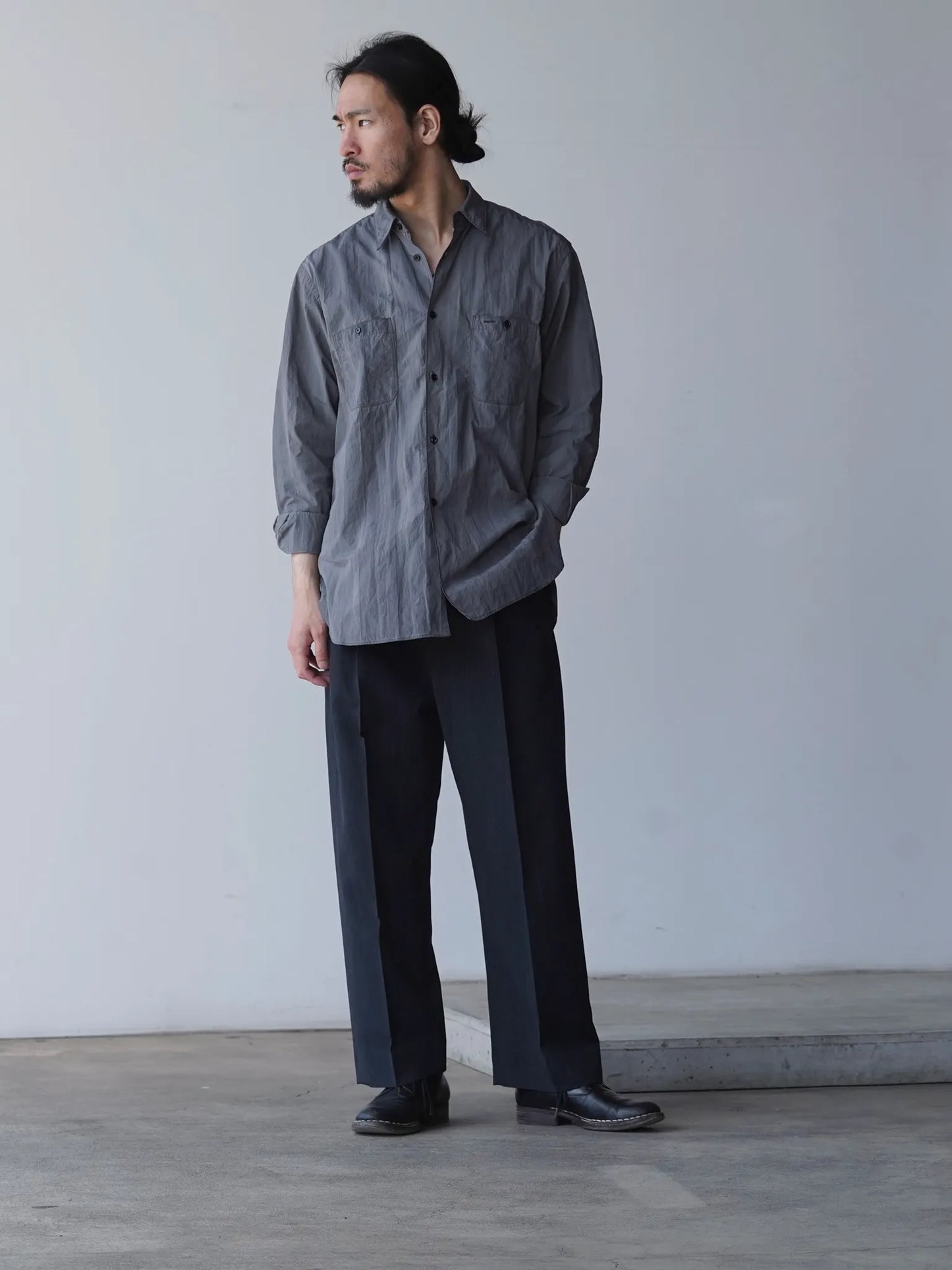 山内-ウール-和紙-サイドシームレスワンタックパンツ-charcoal-black-14